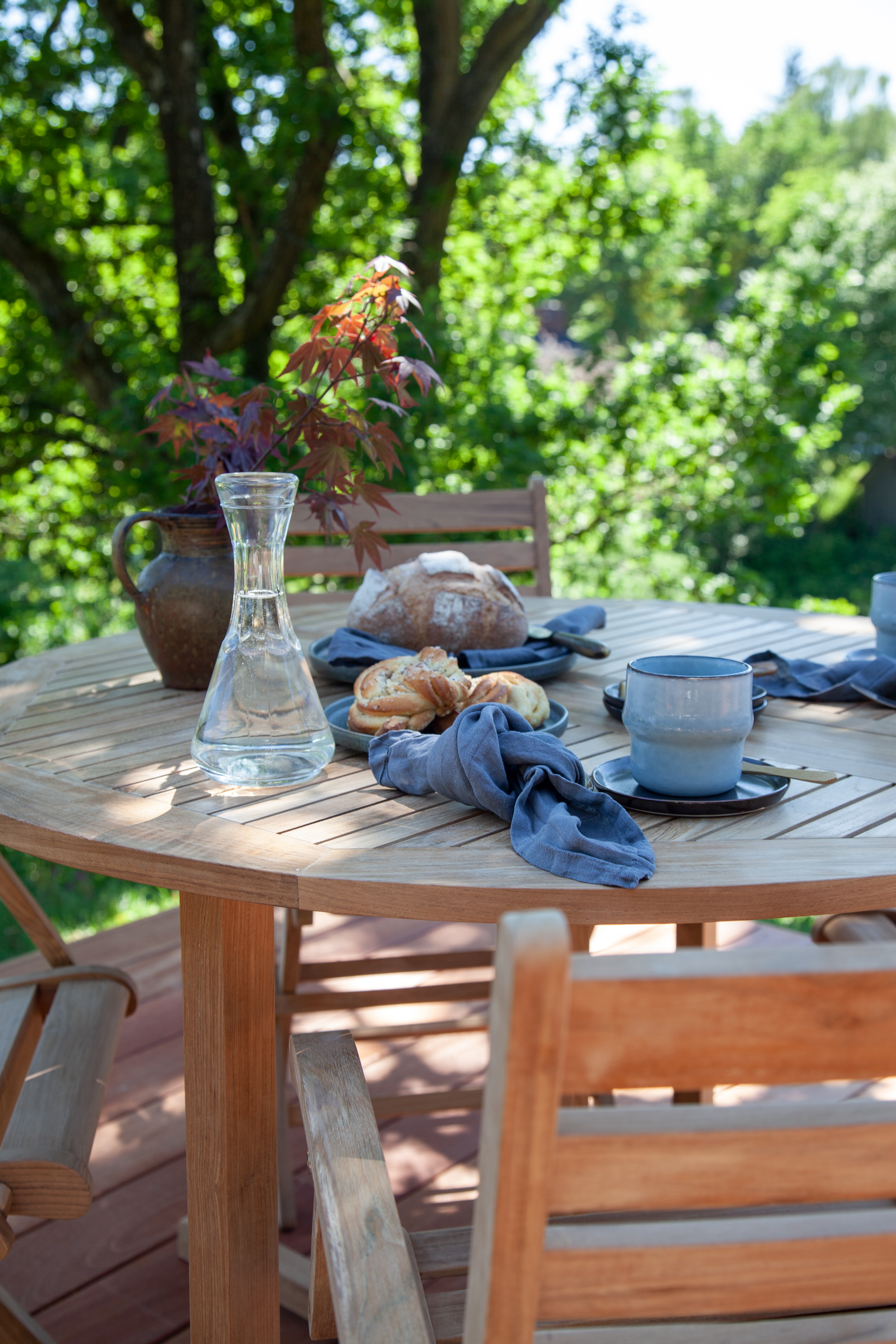 Cinas Butterfly balkongbord teak Ø110