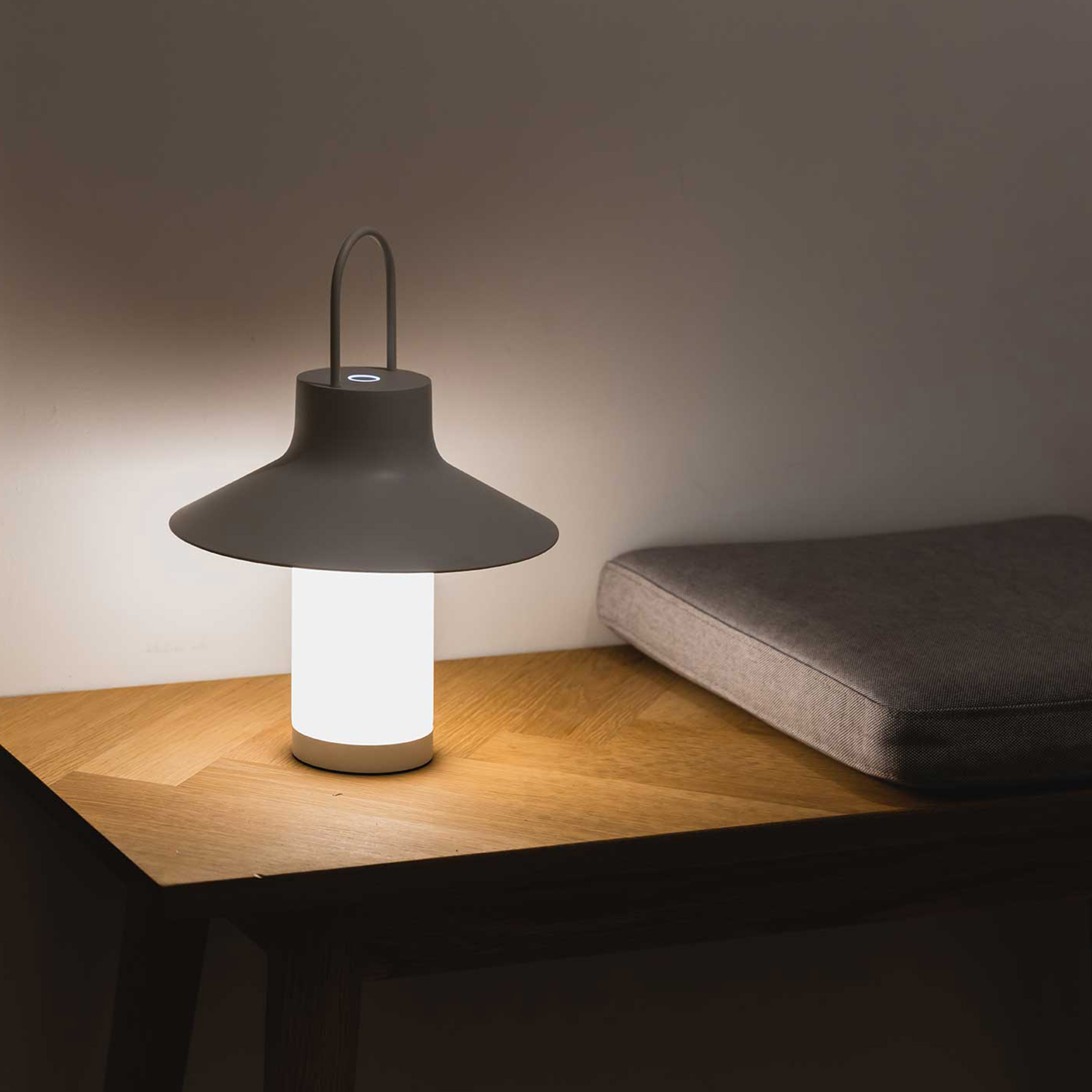LOOM Design Shadow Ladattava Pöytävalaisin Grey/Beige Ø25