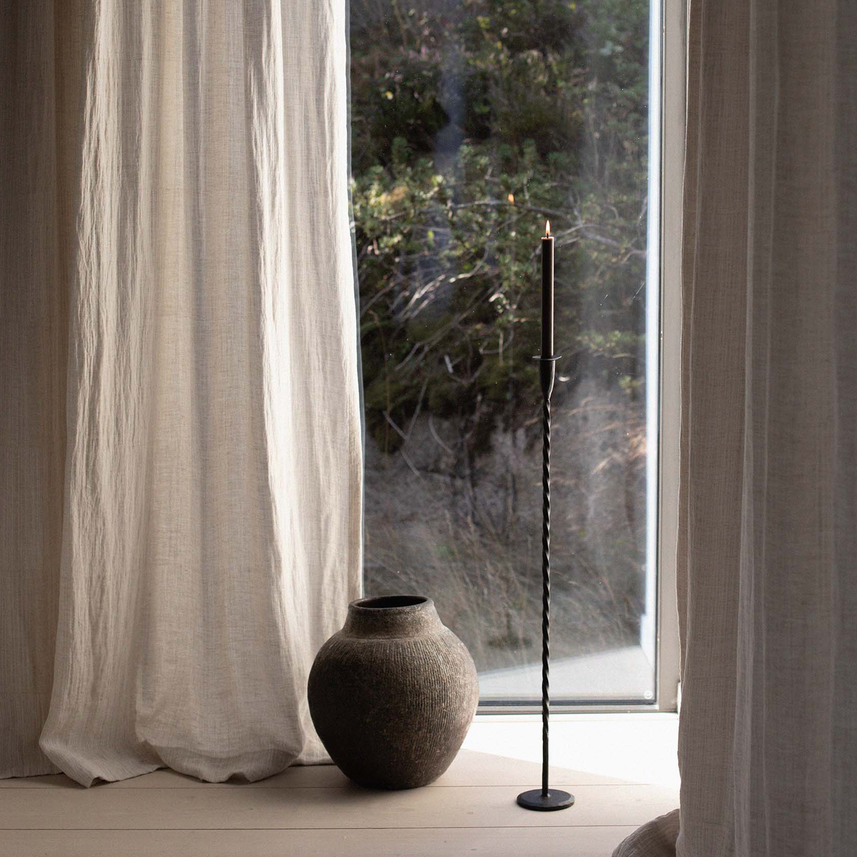 Tell me more Twist Lattiakynttilänjalka Black 80cm