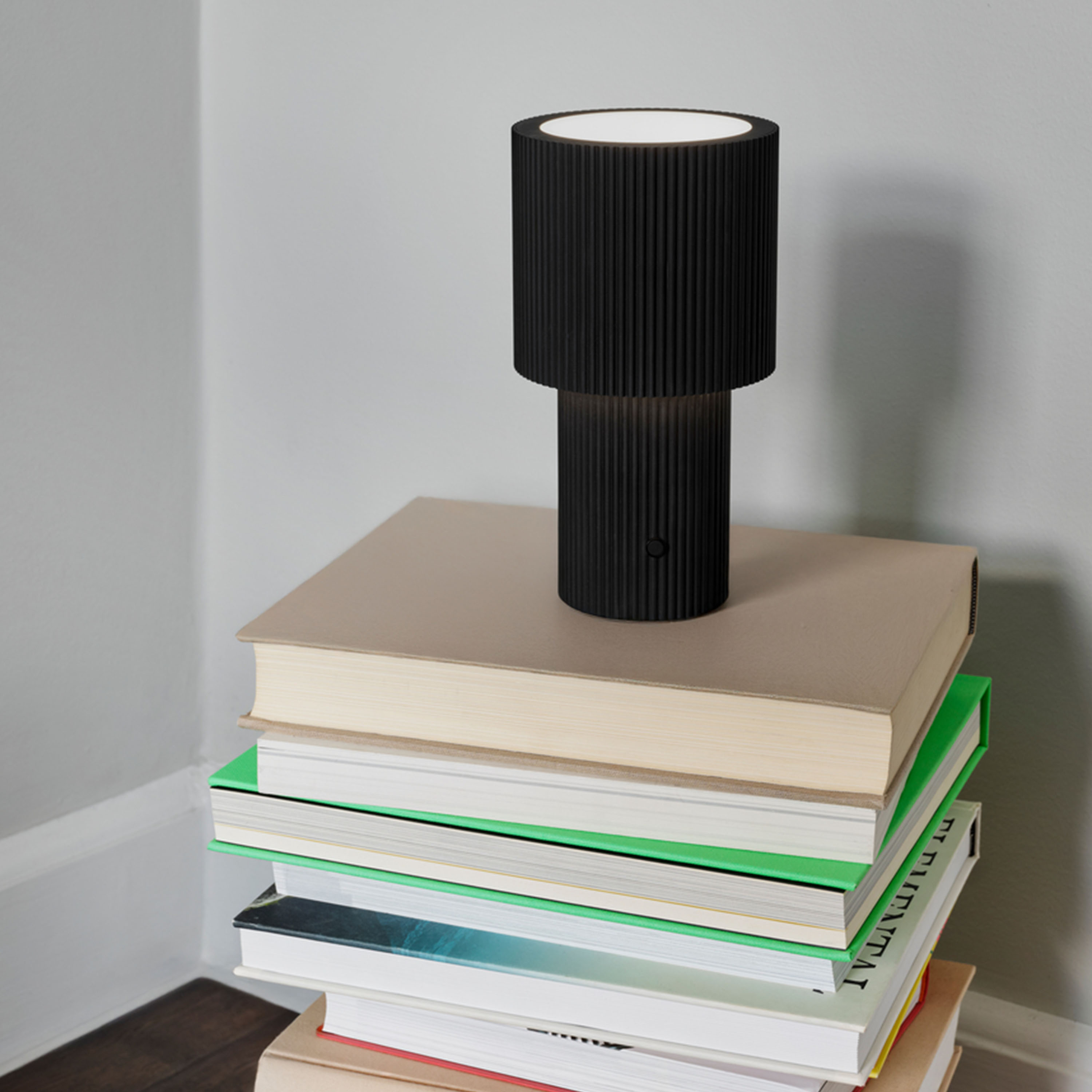 Herstal Iluma Portabel Bordslampa Jet Black 22cm