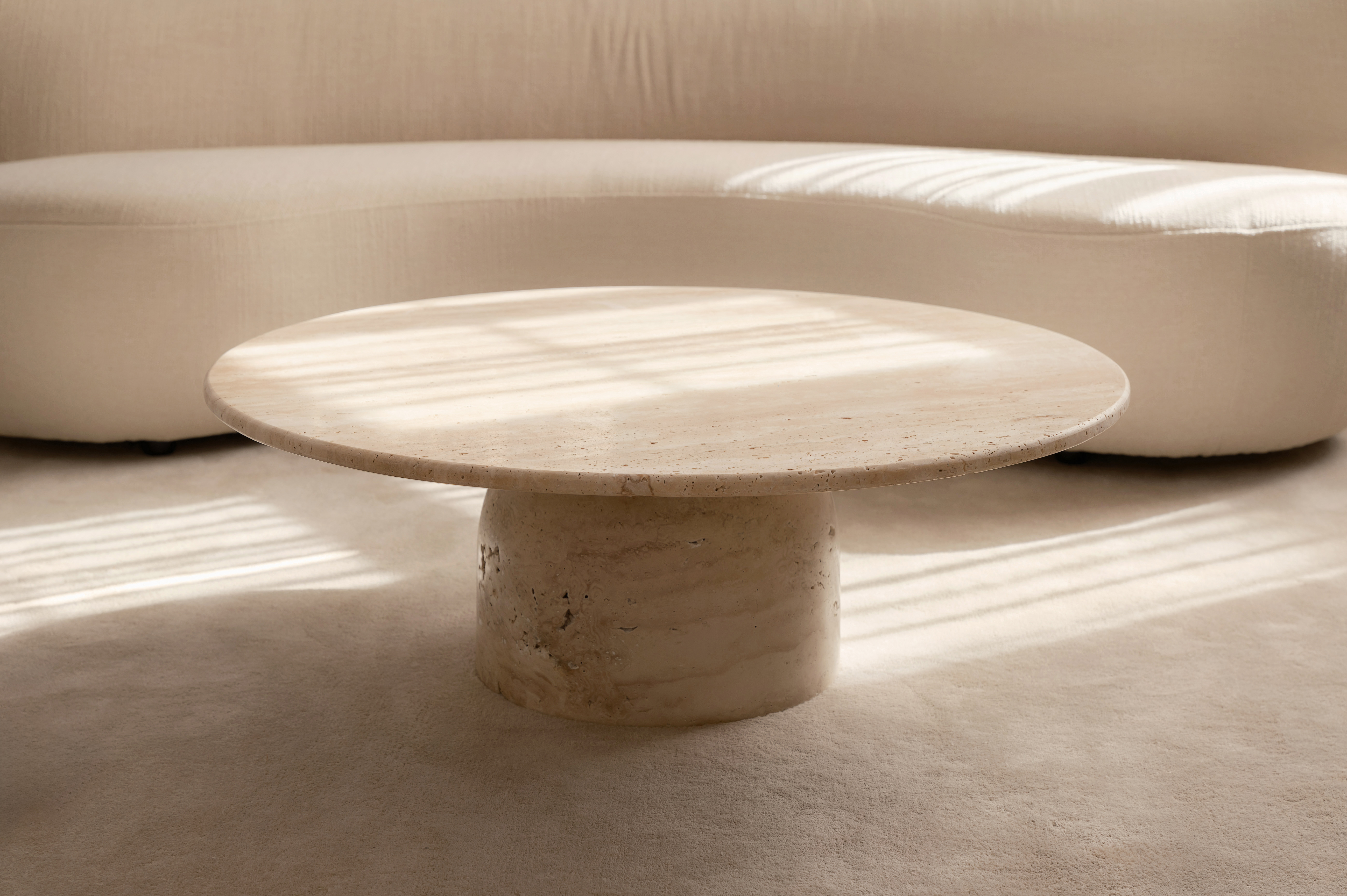 Sleepo Collection Nicola Soffbord Travertin Ø95