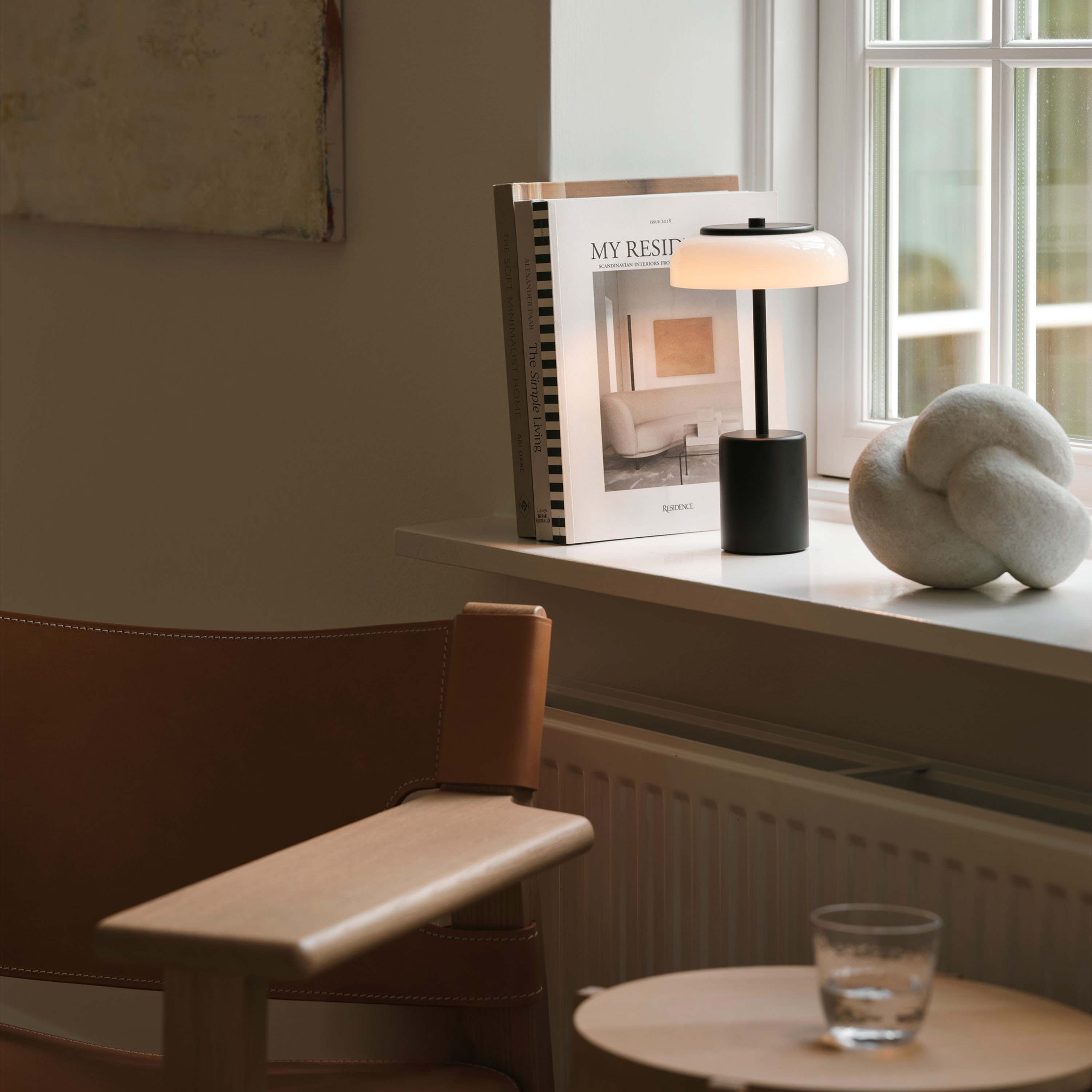 Nuura Blossi Portabel Bordslampa Black/Opal Mini