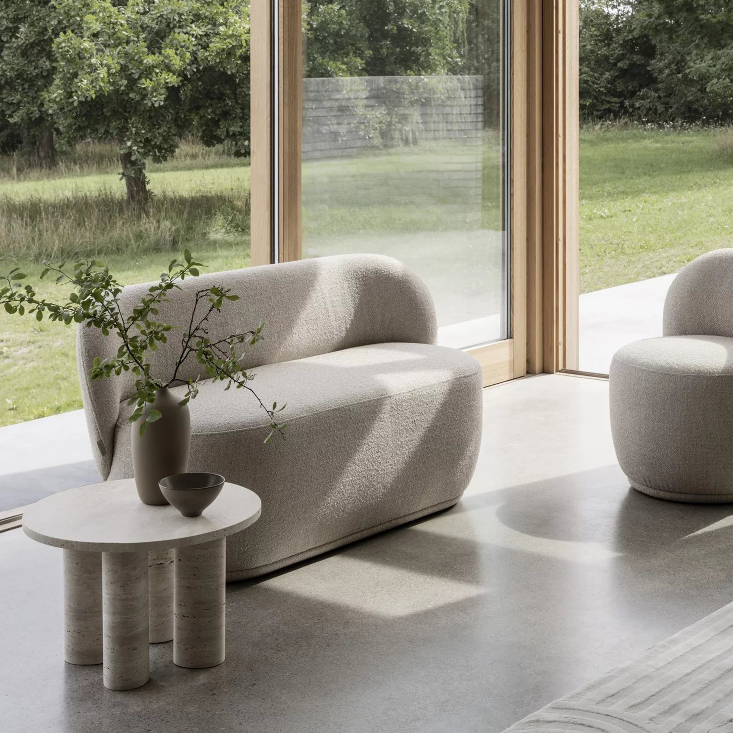 Blomus Volos Sidebord Sølv Travertin Ø52