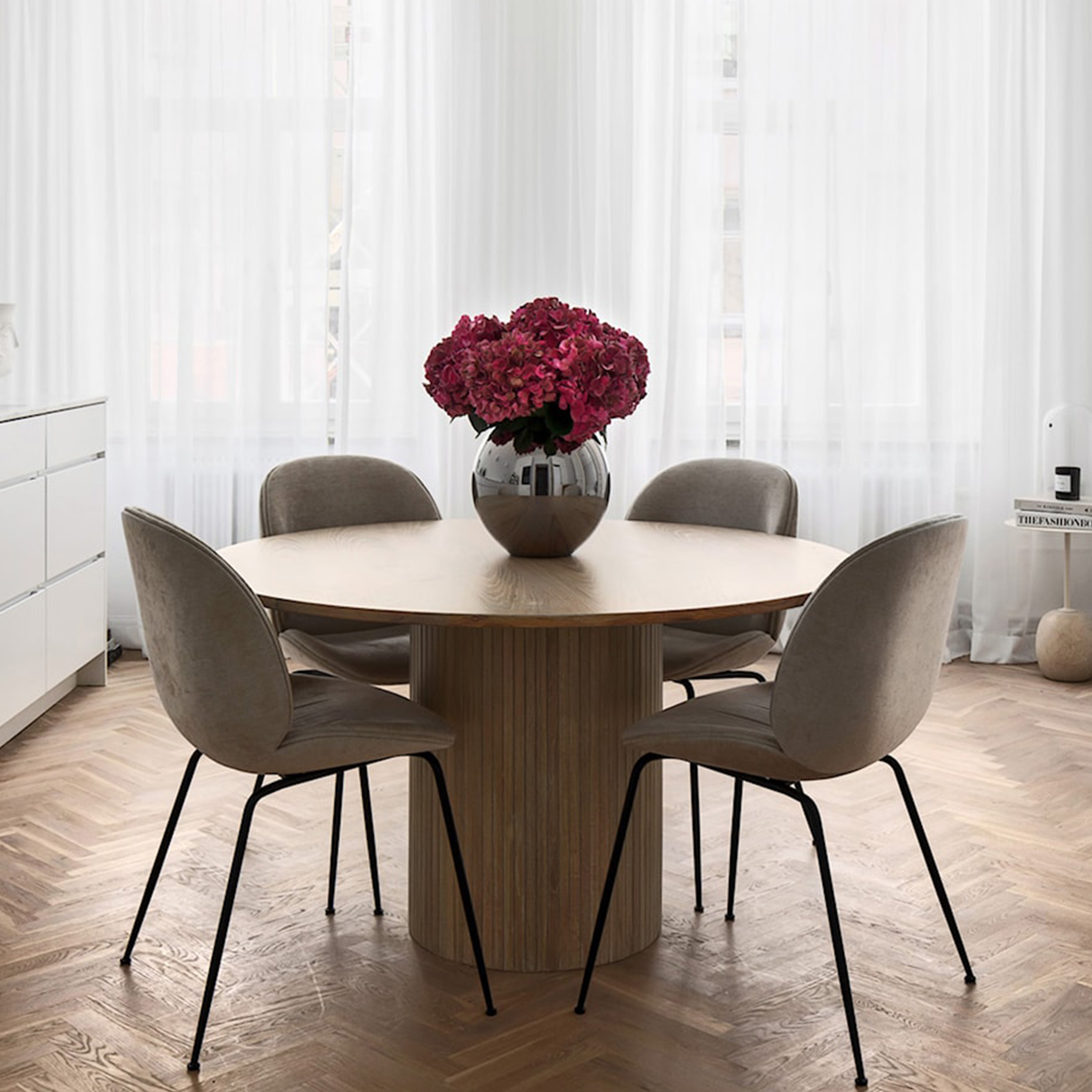 Sleepo Collection Adele Spisebord Hvitpigmentert Eik Ø130