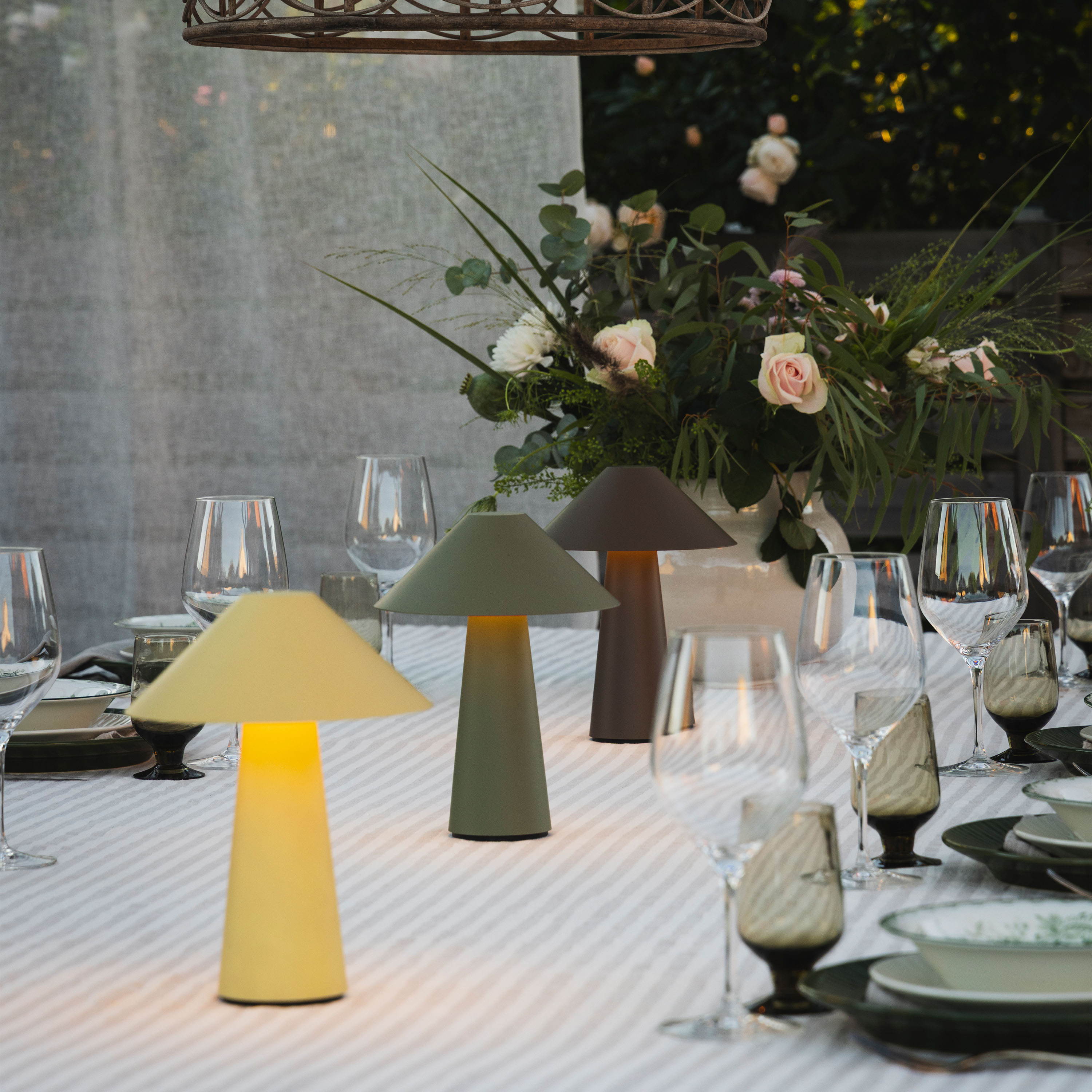 Globen Lighting Cannes Tragbare Tischlampe Hafergelb