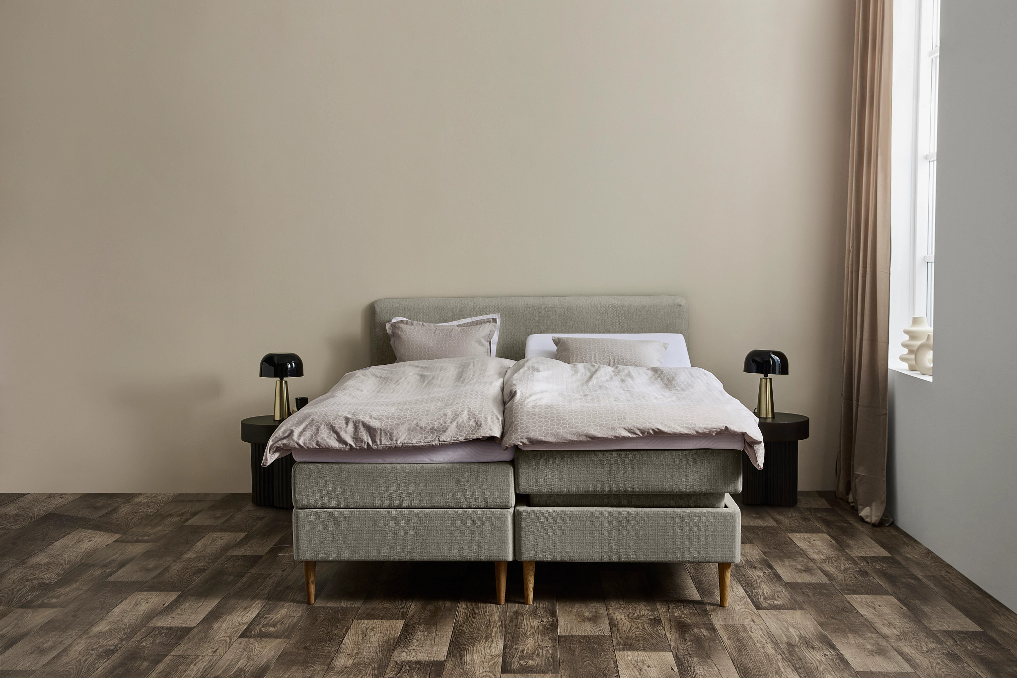 Tempur Promise Ställbar Säng Warm Grey 90x200 Pro Plus SmartCool 8cm Mjuk Metallben Krom 19cm