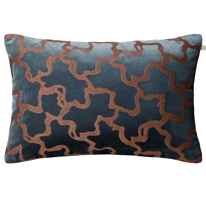 Chhatwal & Jonsson - Chand Kissenbezug Samt Sea Blue/Cognac 40x60 - Dekokissenbezug