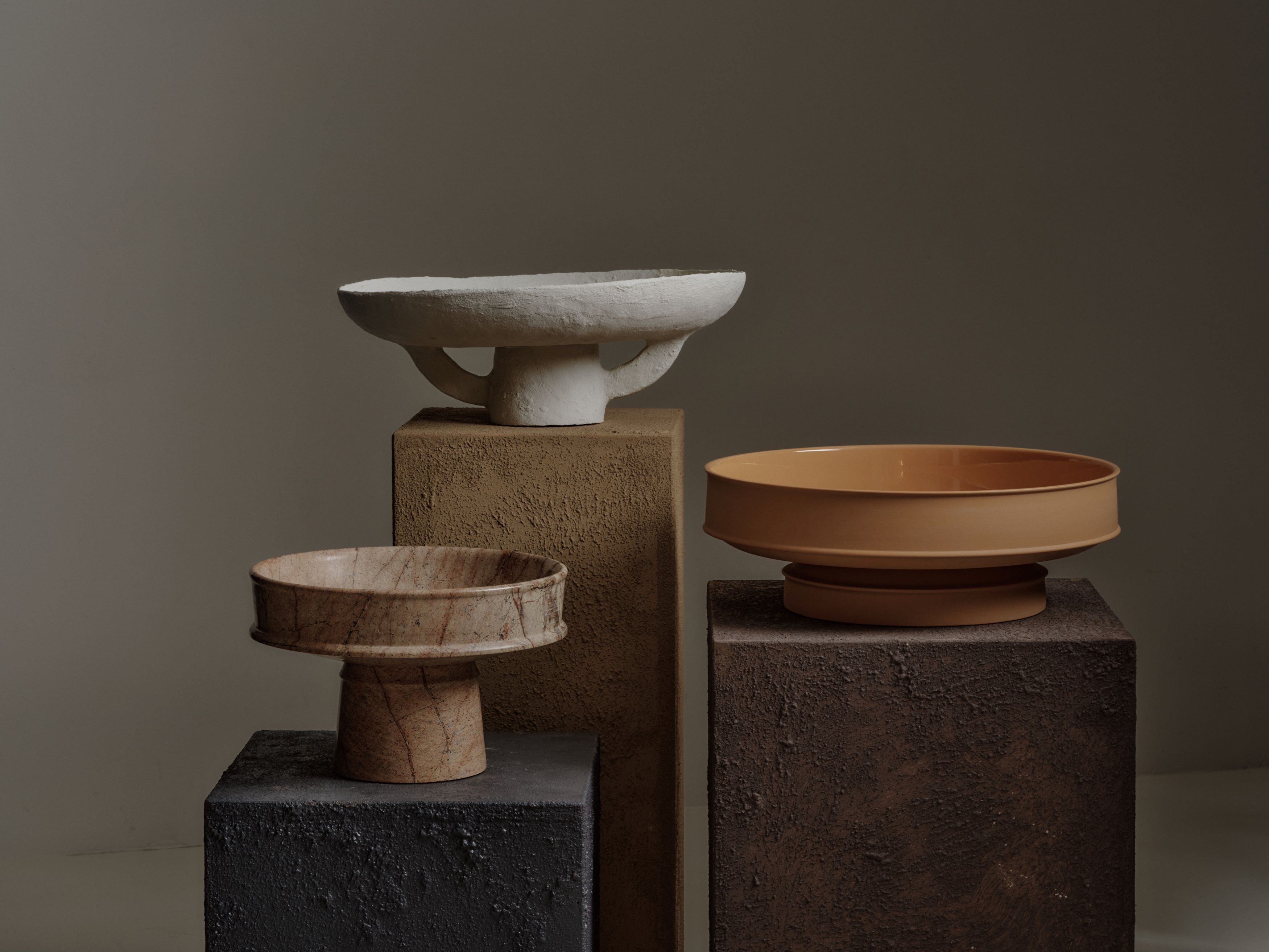 Serax Earth Schale auf Fuß Weiß