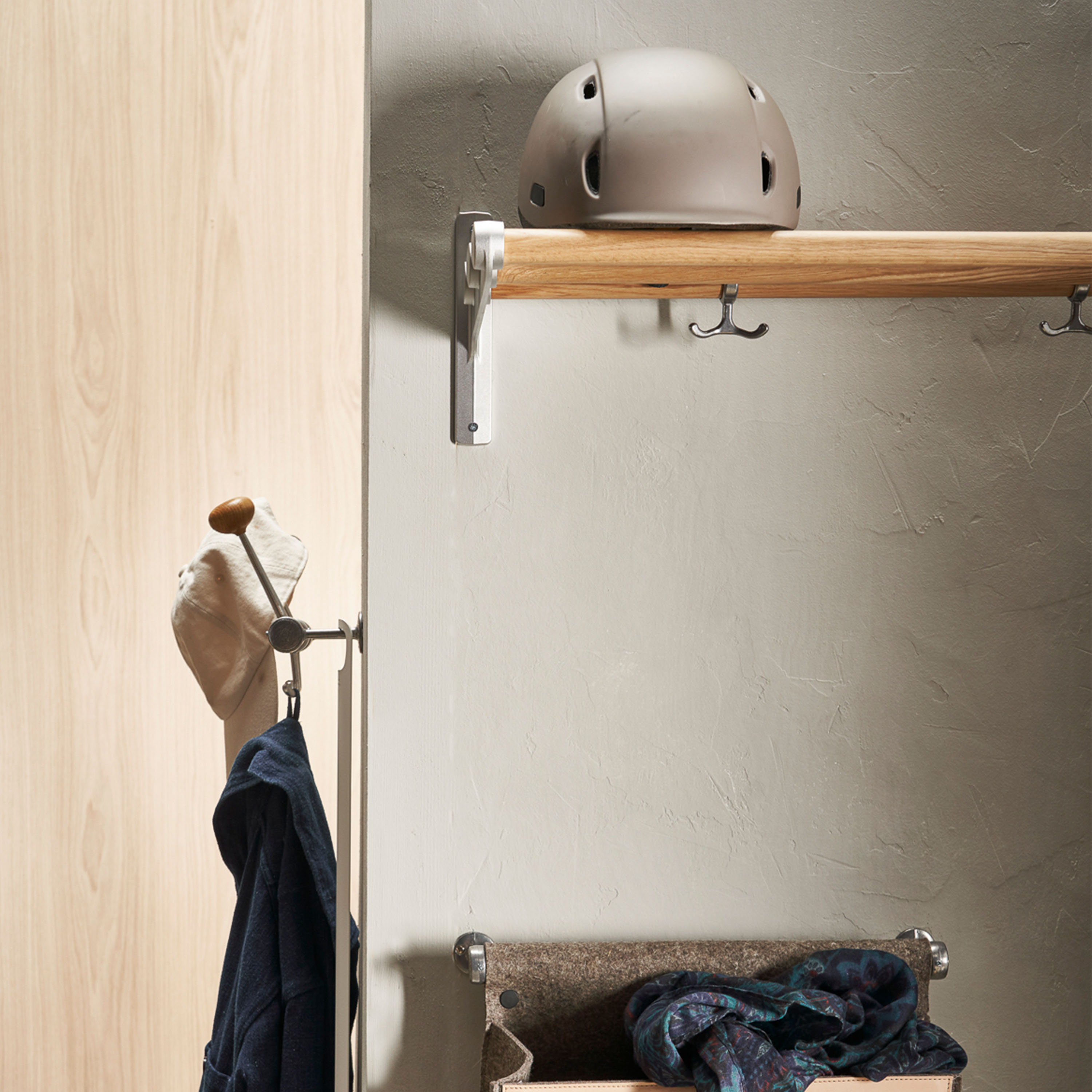 Essem Design Nostalgi Hatt/Skohylla Ek/Aluminium 100cm