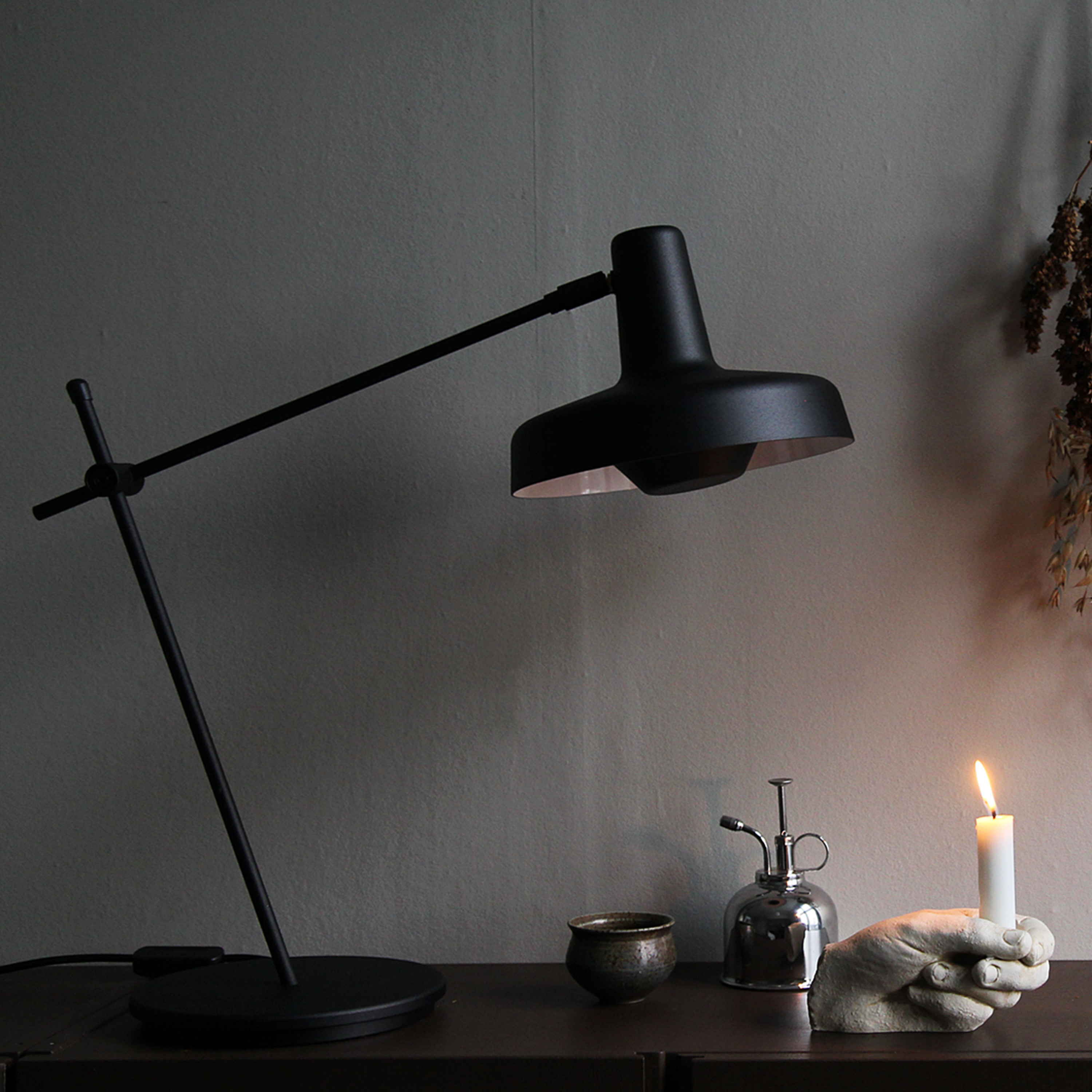 Grupa Arigato Bordslampa Palace Black