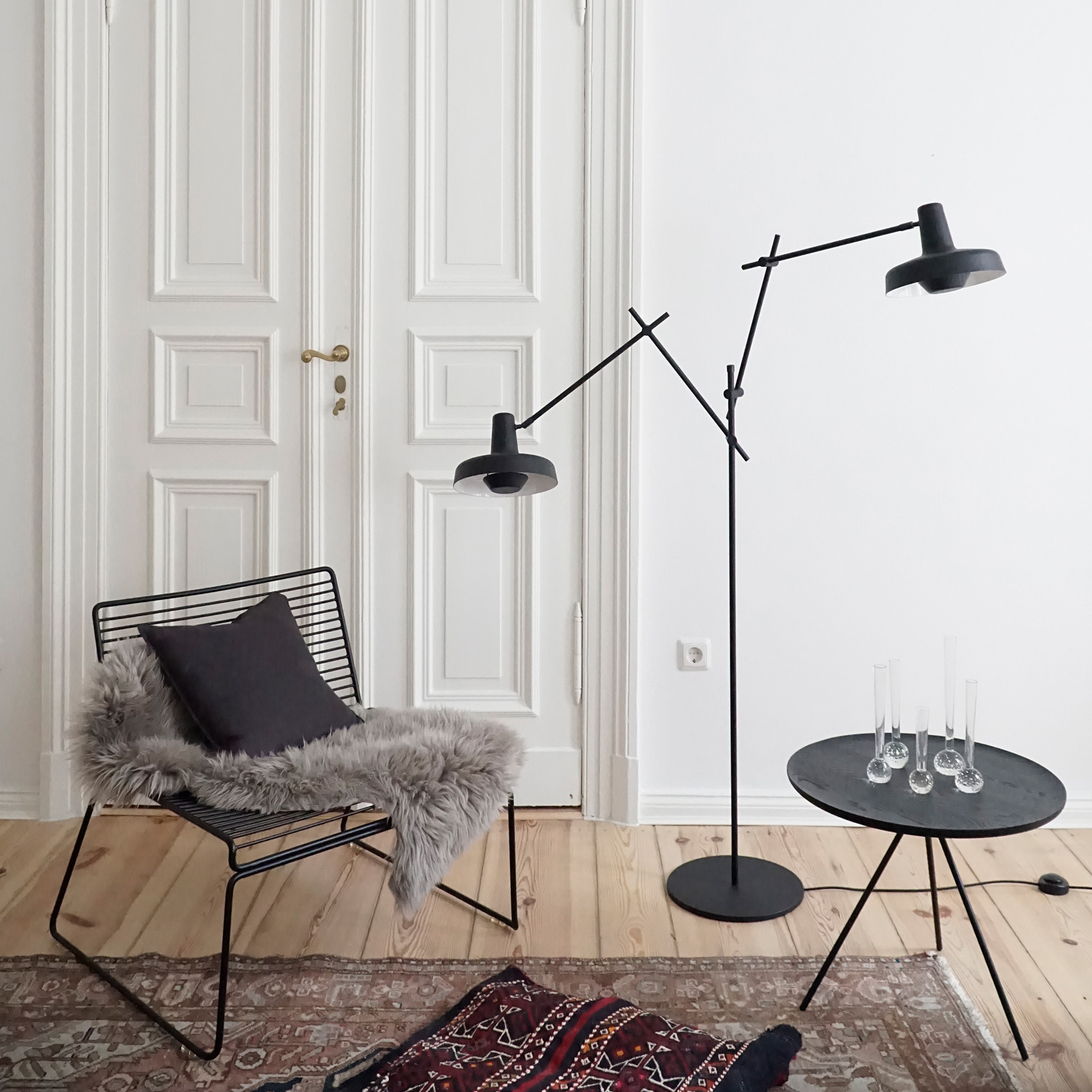 Grupa Arigato Golvlampa Double Black