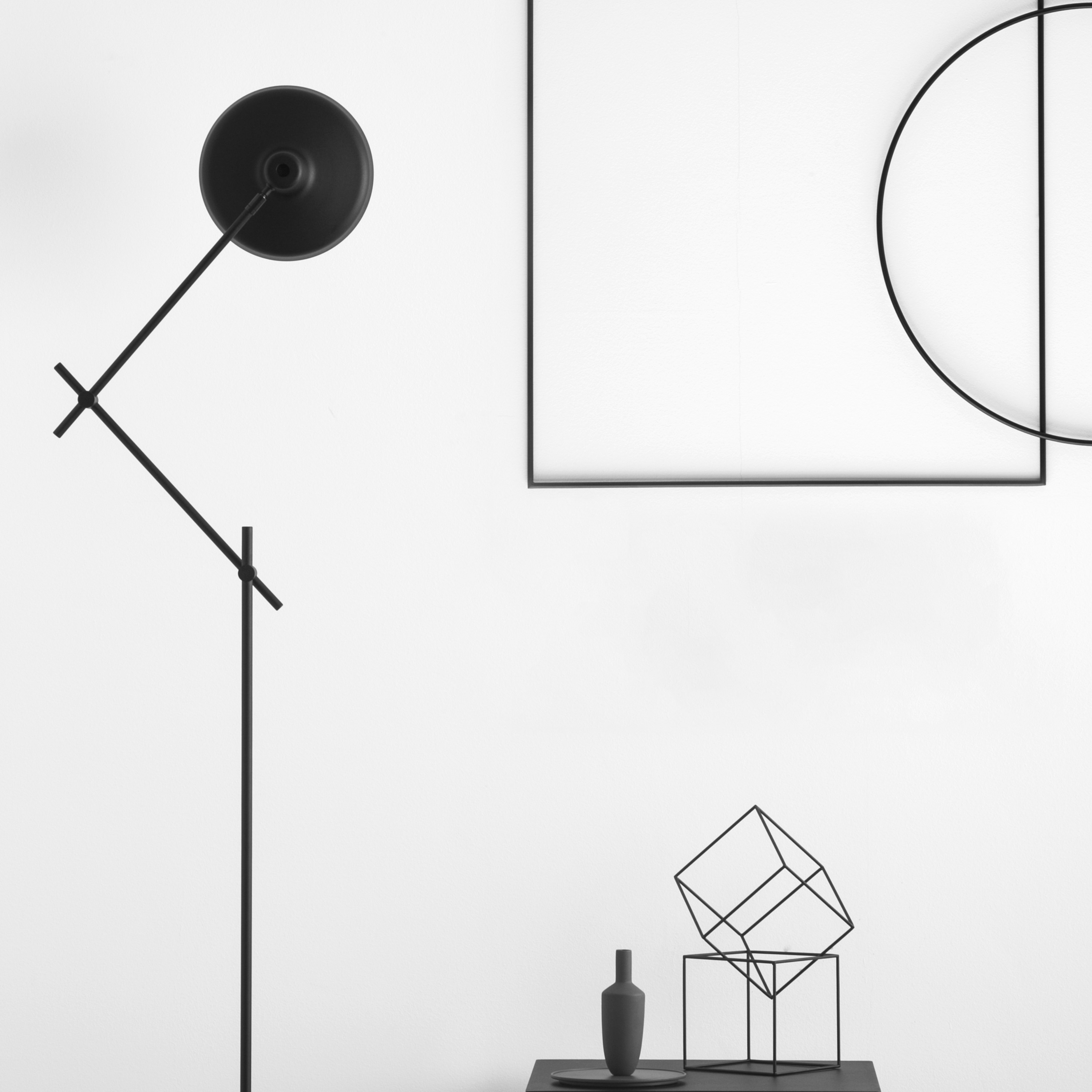 Grupa Arigato Golvlampa Black