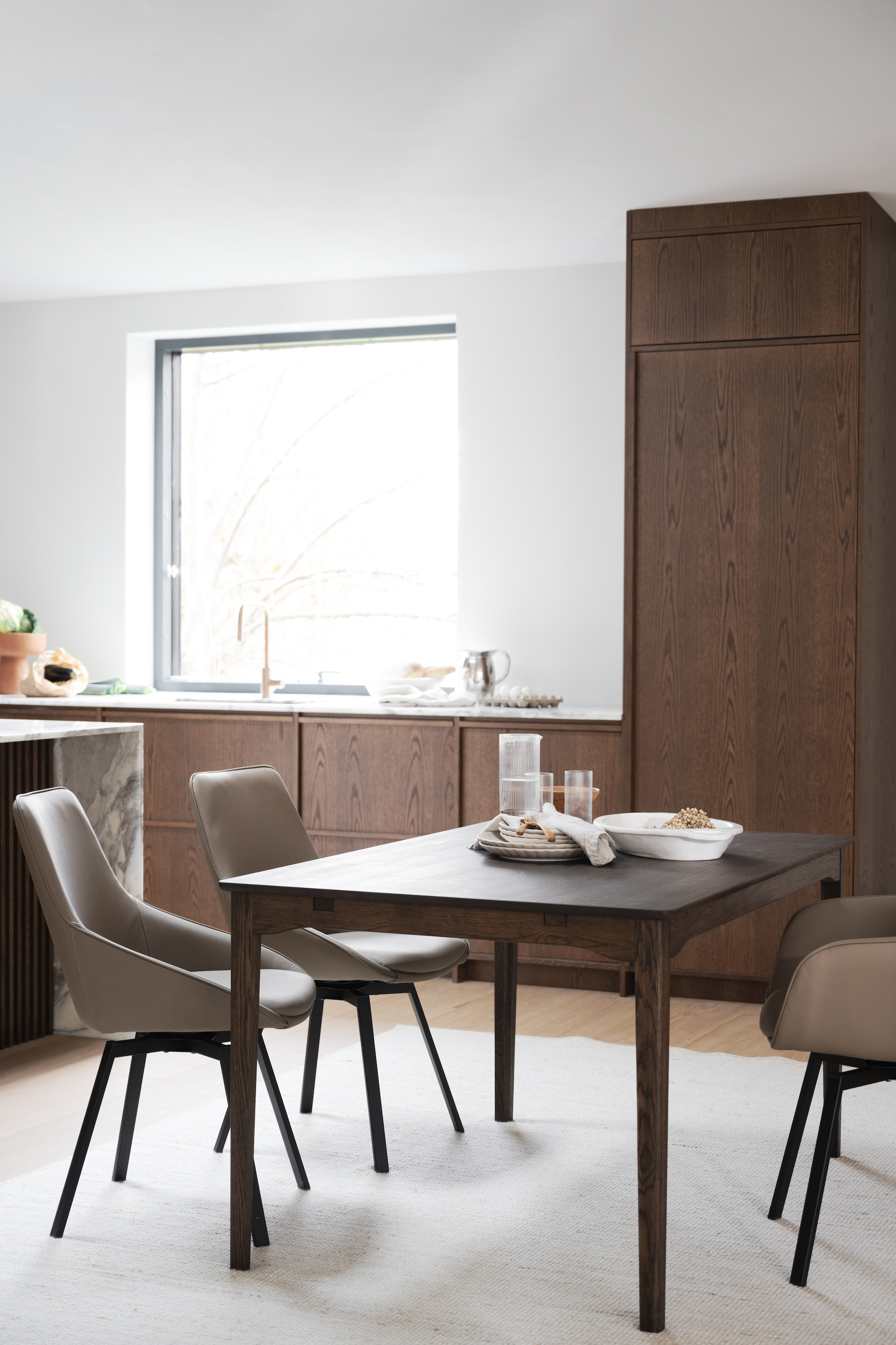 Rowico Home Alison Matstol Beige Läder/Svart
