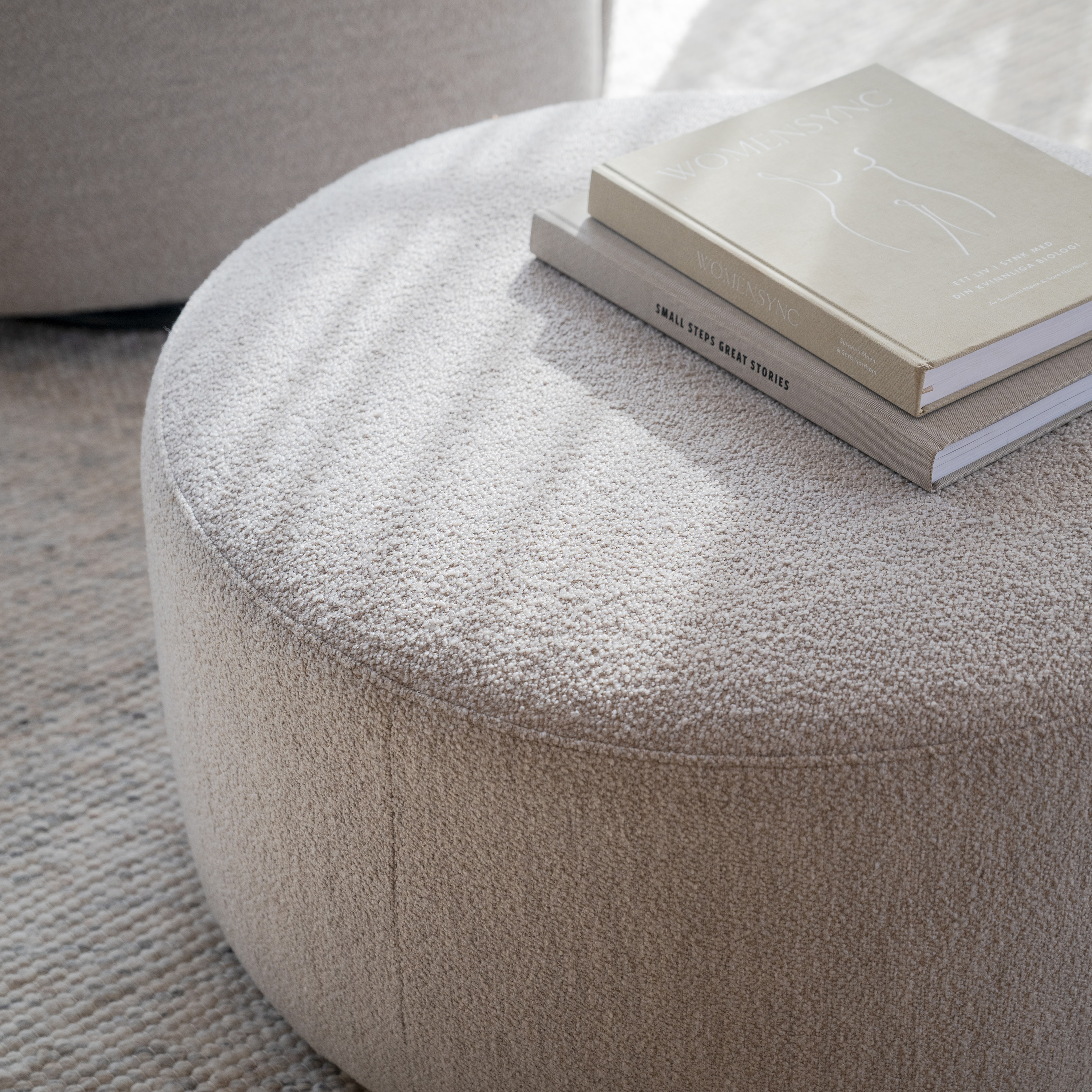 Rowico Home Joplin Sittpuff Ljusbeige Ø70