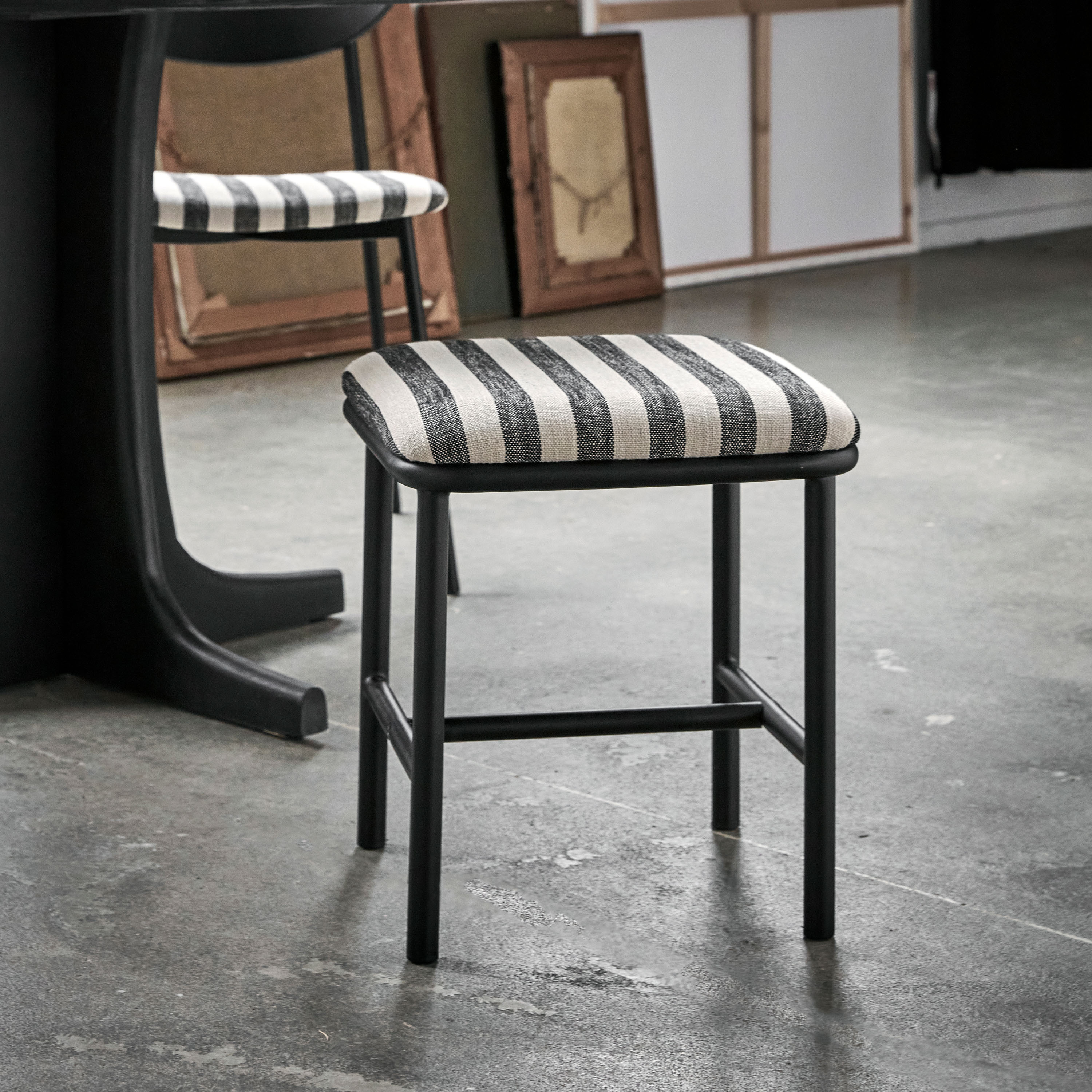 House Doctor Toda Hocker Schwarz 45 cm