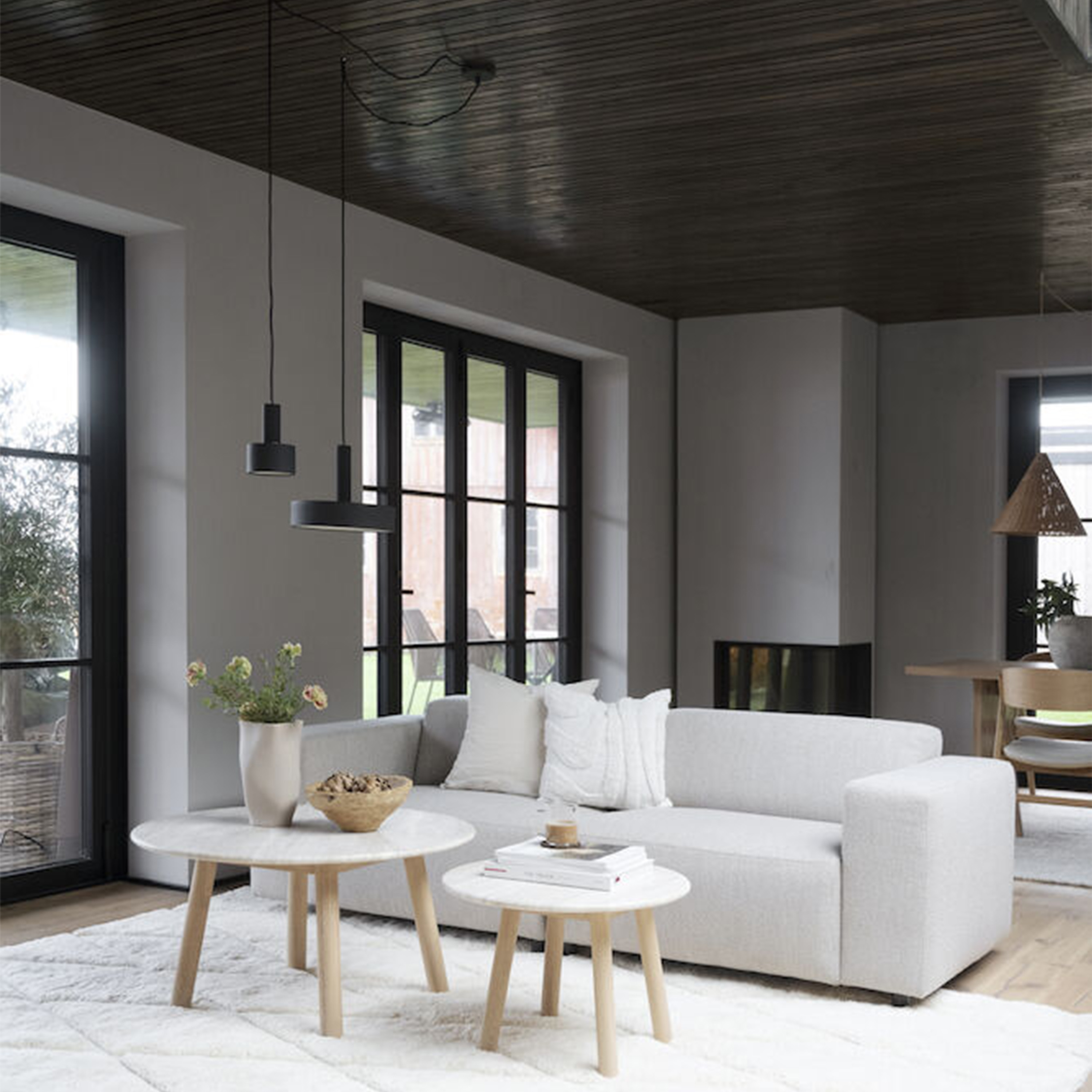 Rowico Home Taransay Soffbord Beige Travertin/Vitpigmenterad Ek Ø90