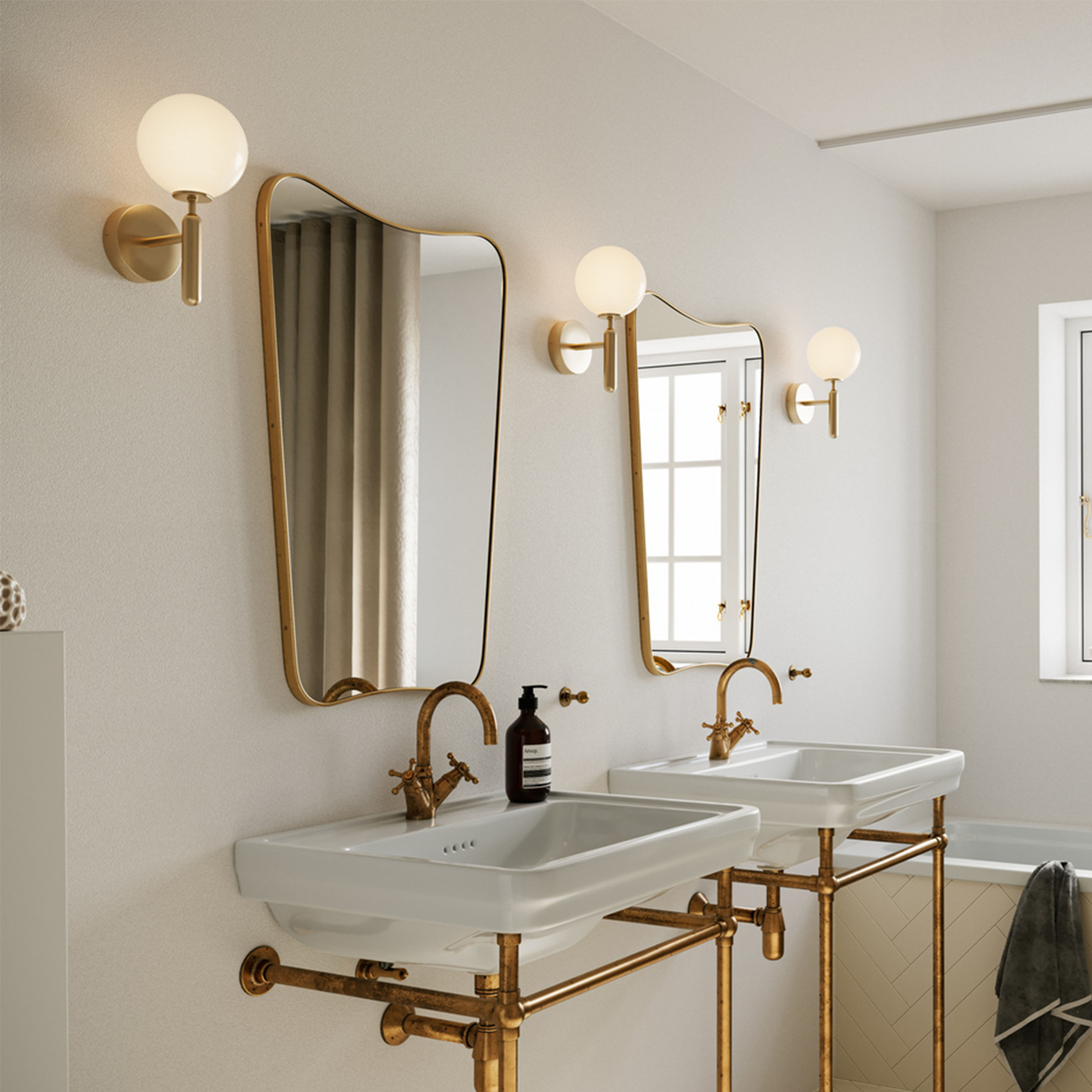 Nuura Miira Vägglampa Brass/Opal