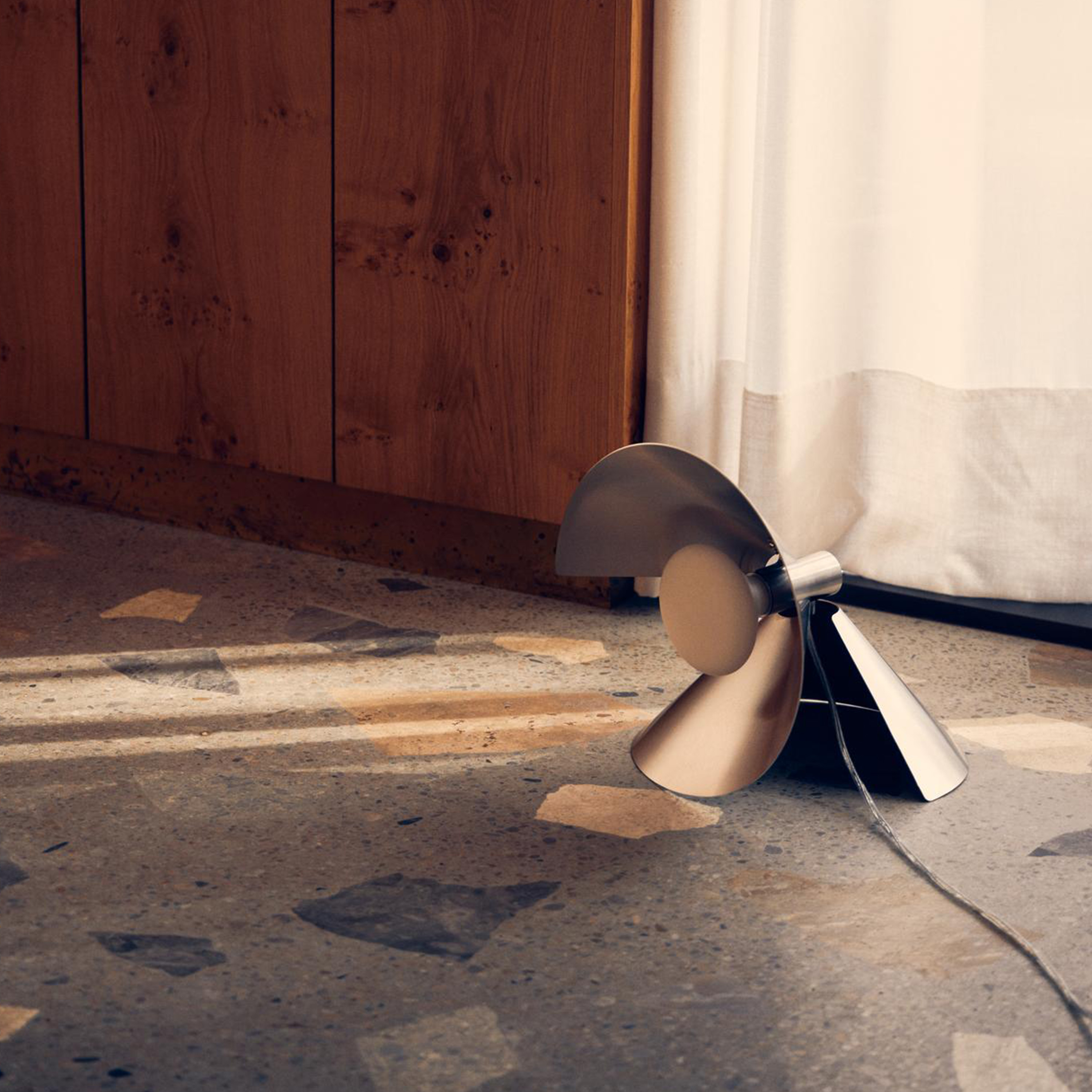 Frandsen Peel Tischleuchte Brushed Stainless Steel