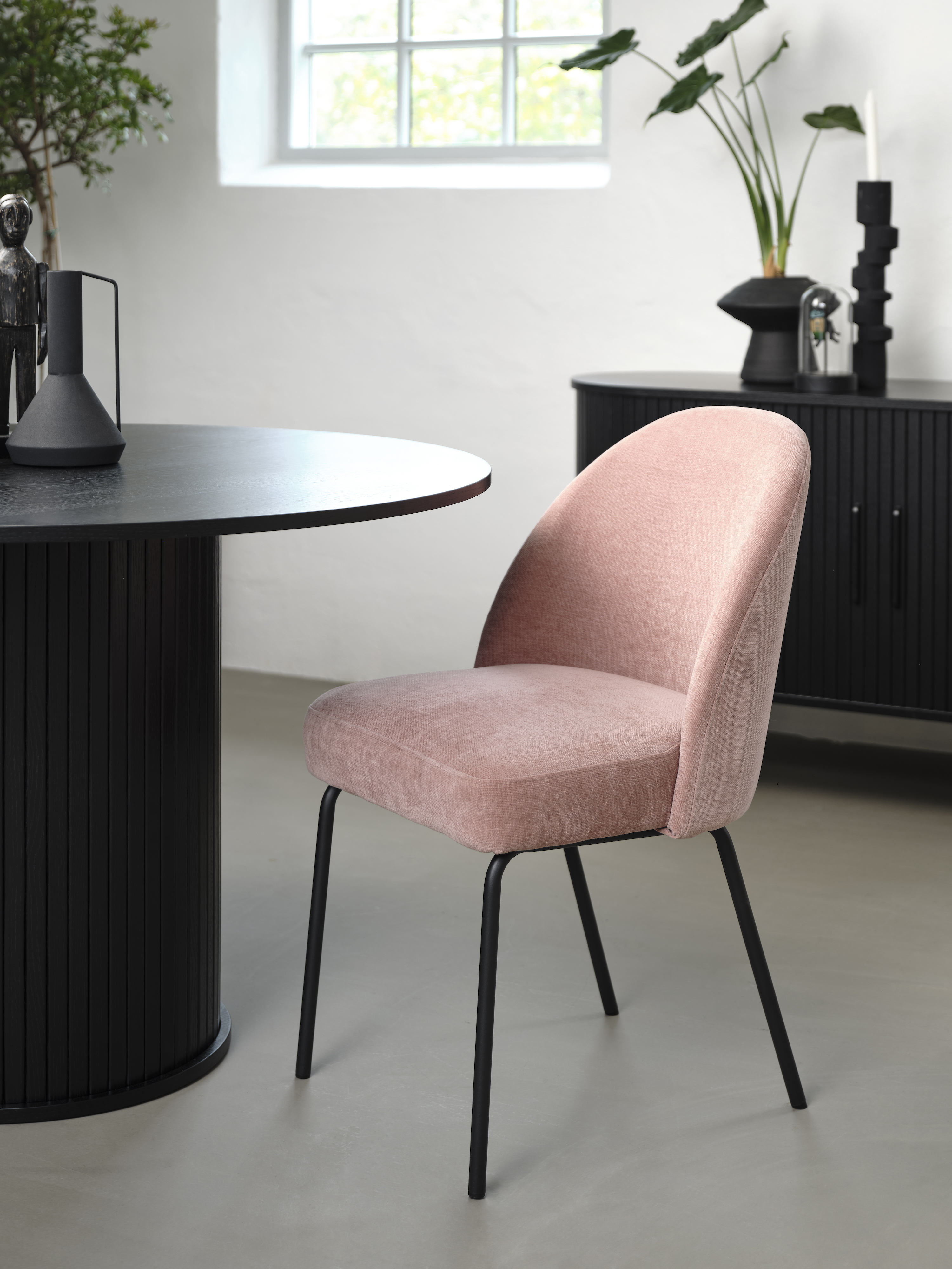 Nordic Home Dara Spisebord Eik Black Ø120