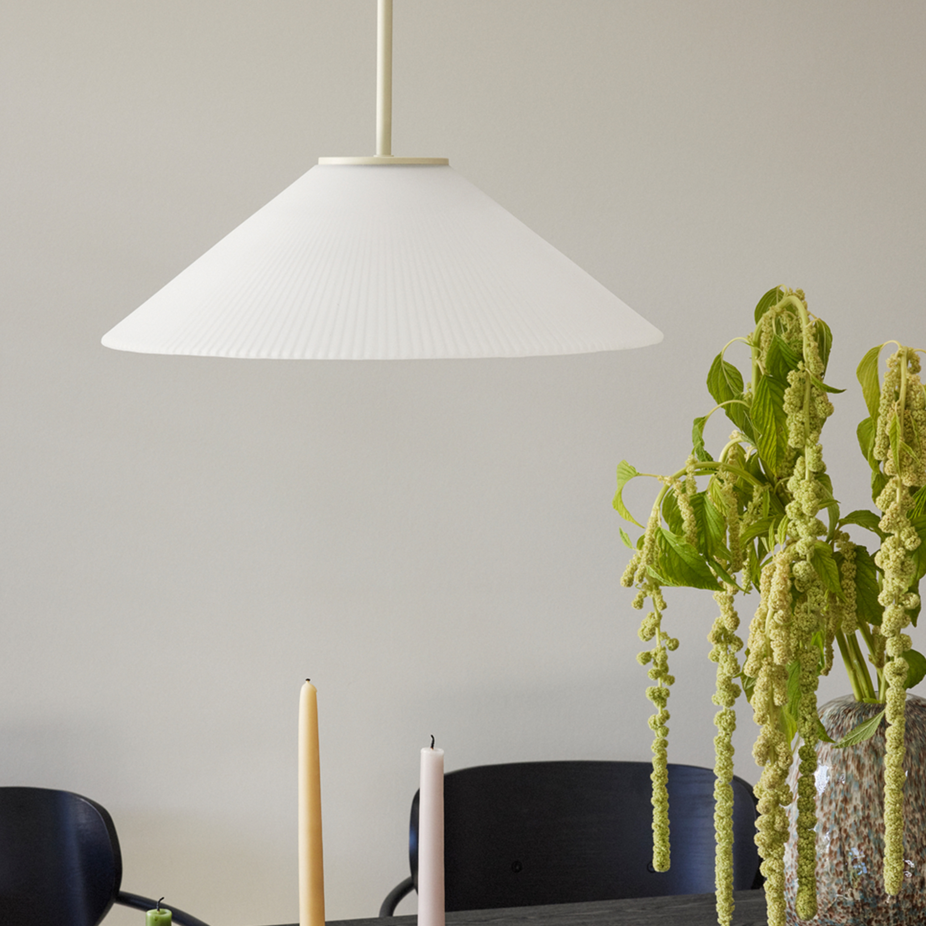 Hübsch Solid Taklampa White/Sand Ø44