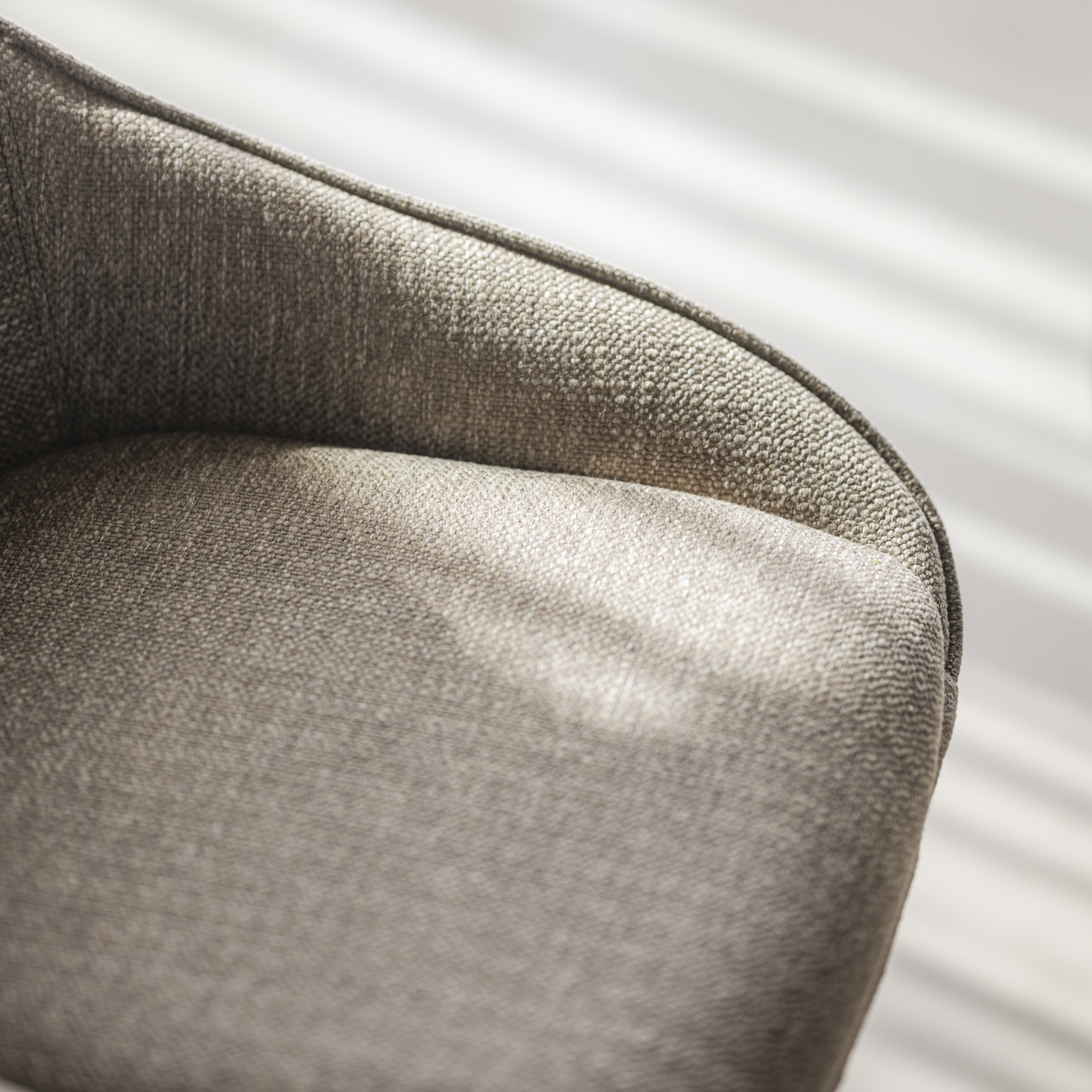 Rowico Home Alison Matstol Mörkbeige/Svart