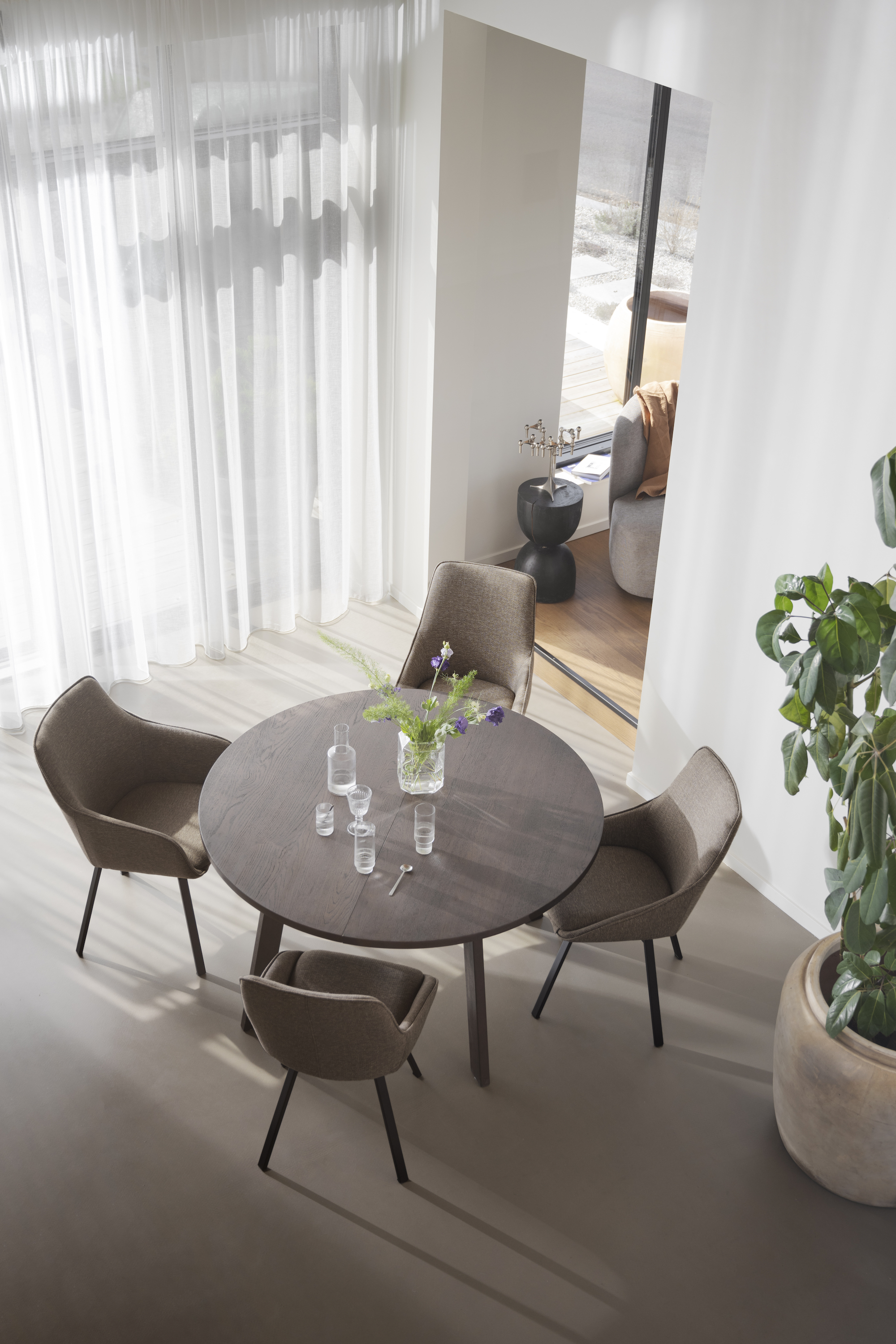 Rowico Home Alison Armlehnstuhl Dunkelbeige/Schwarz