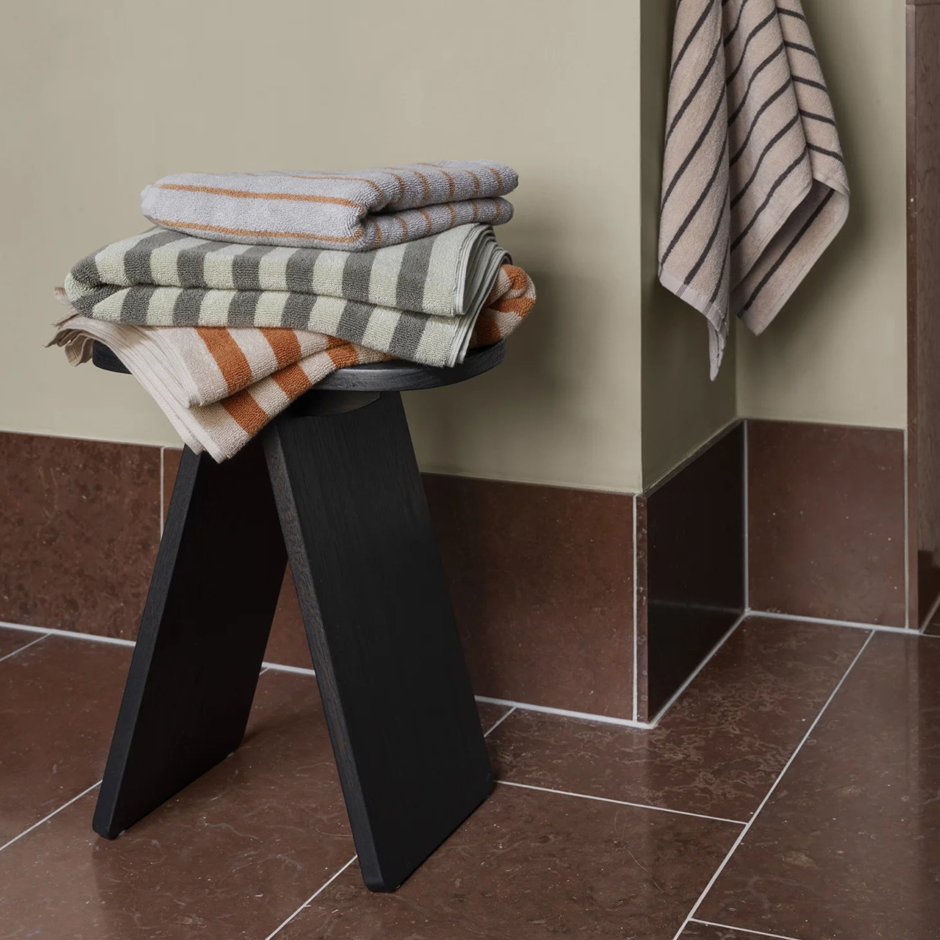 Blomus Avio Jakkara Black Oak 45cm