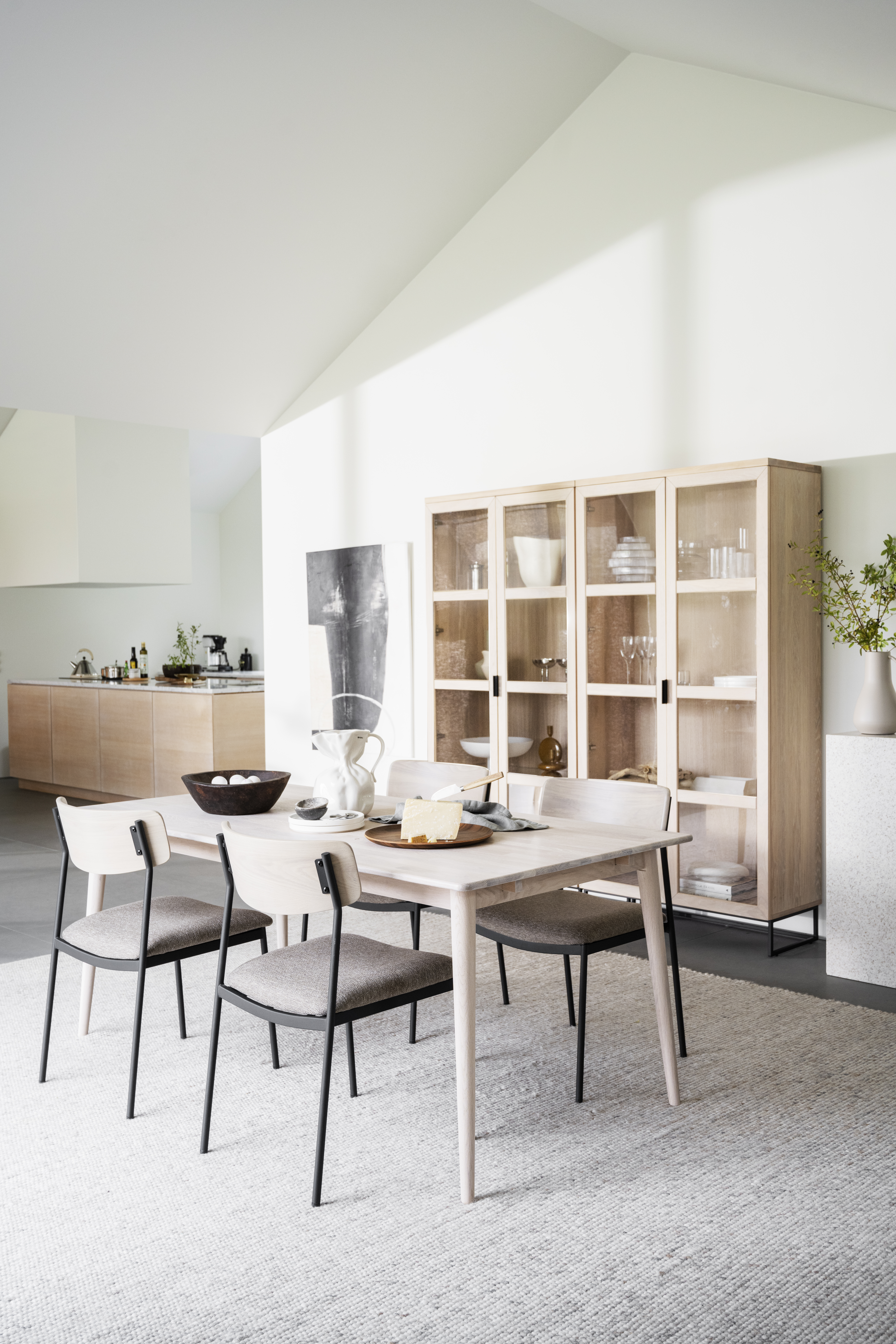 Rowico Home Maymont Esszimmerstuhl Weiß Pigmentierte Eiche/Dunkelbeige/Schwarz