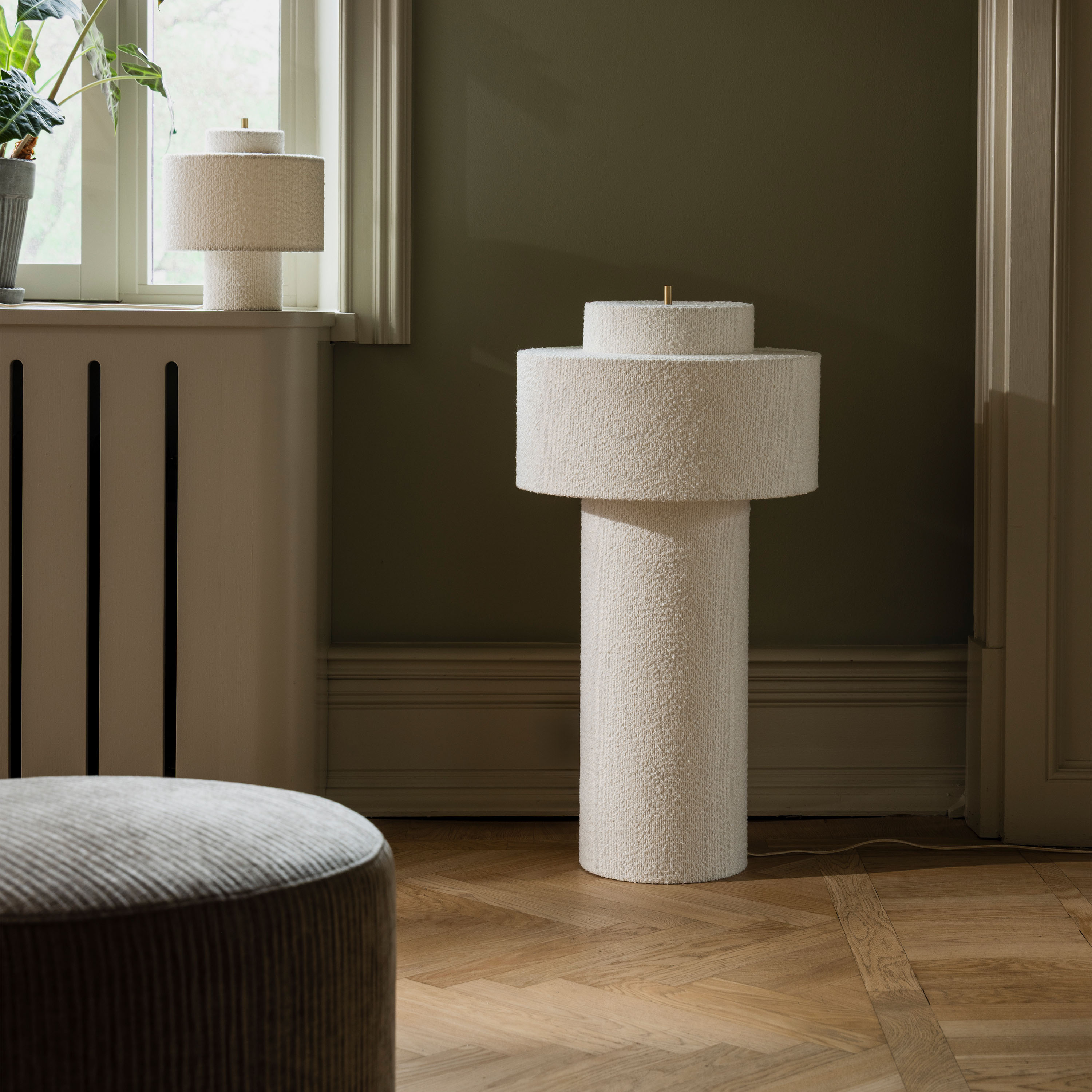 Globen Lighting Noah Stehlampe Weißer Bouclé 45cm