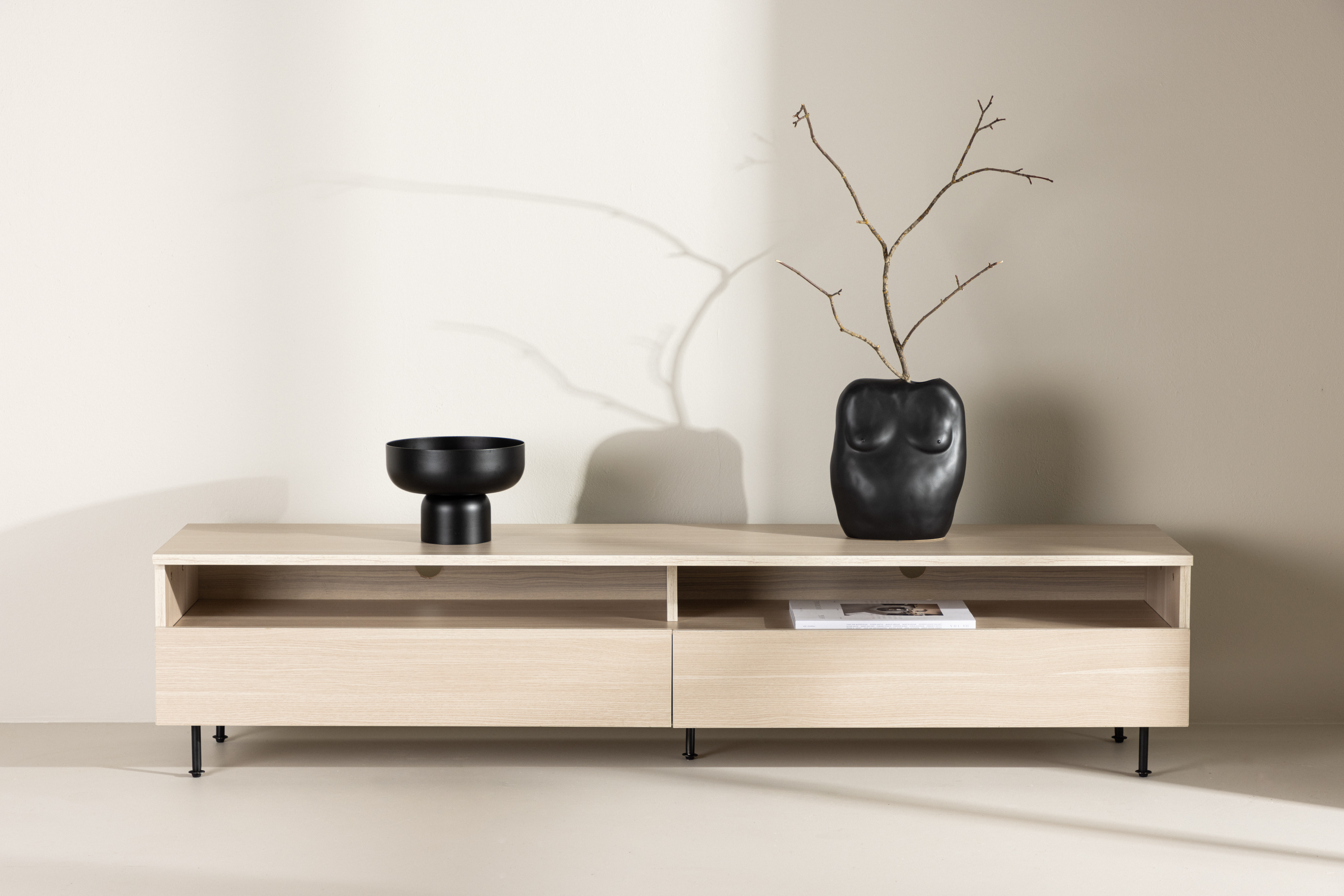 Venture Home Navarra TV-Bänk Matte Black/Whitewash 180cm