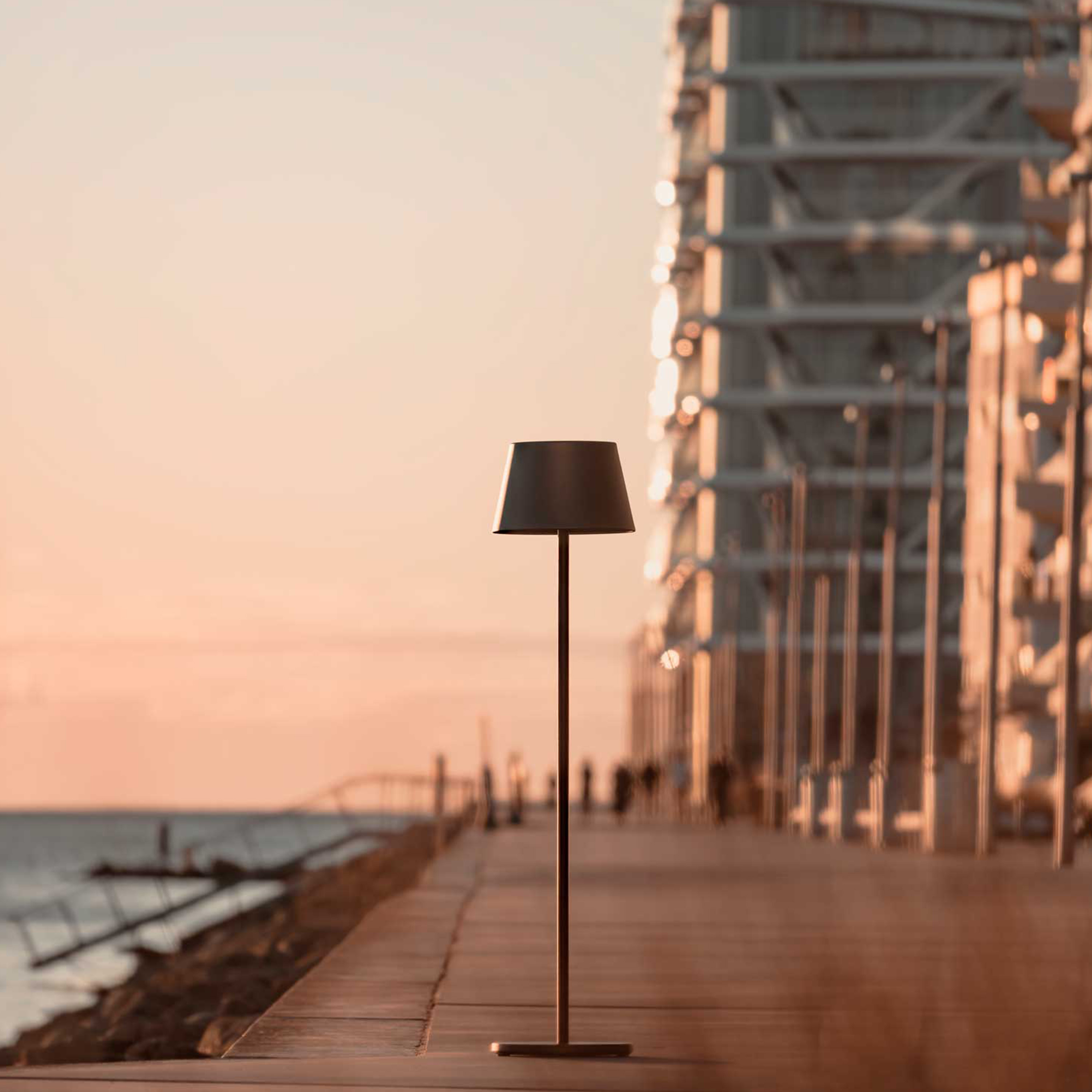 LOOM Design Modi Portabel Golvlampa Black