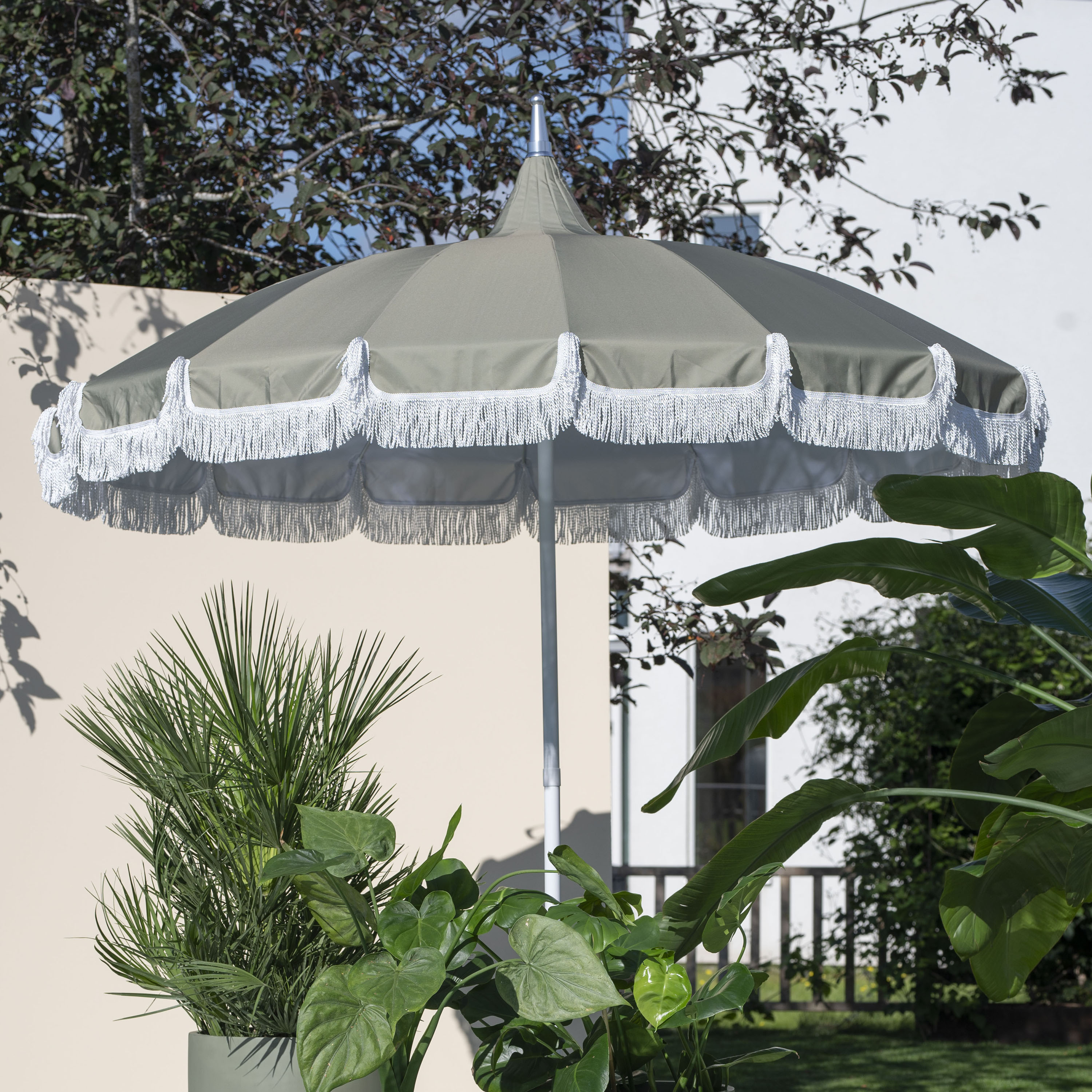 Wikholm Form Santiago aurinkovarjo beige Ø240