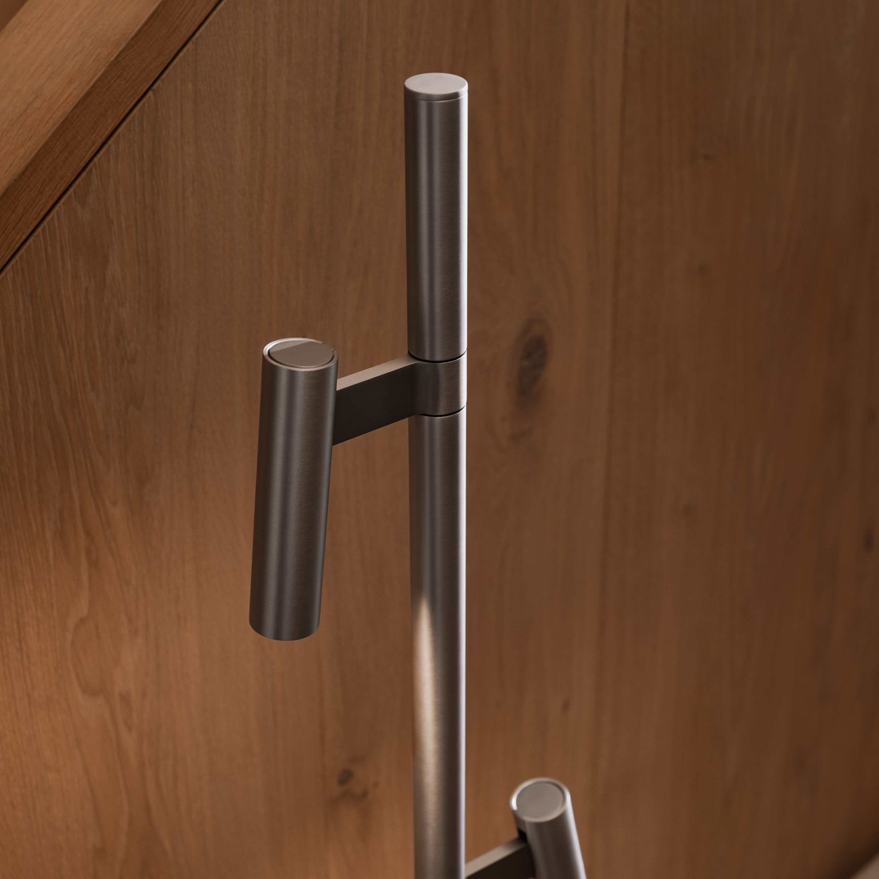 Design For The People Makoto Gulvlampe Satin Krom