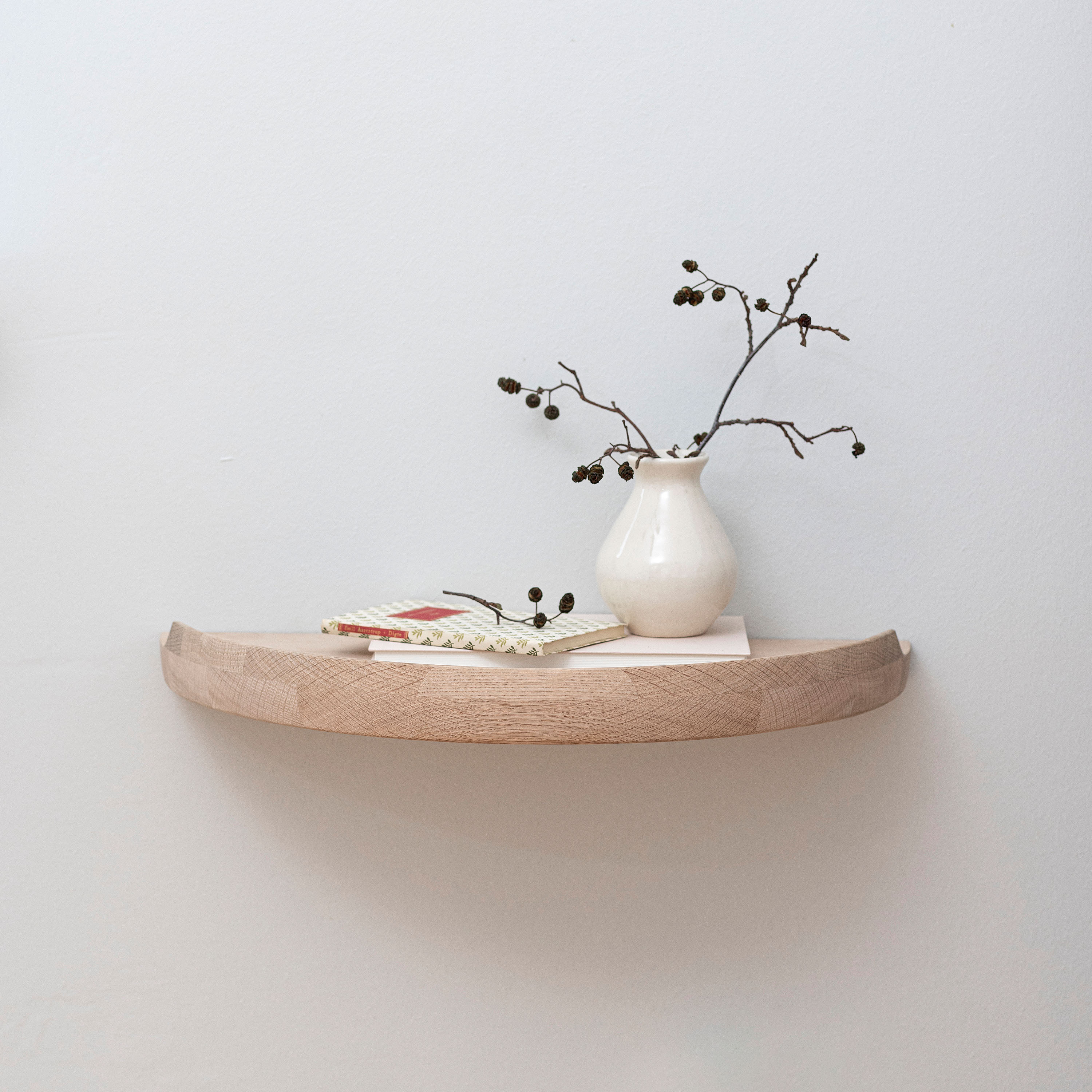 Aakjaer Furniture Arcus konsollhylle hvit oljet eik