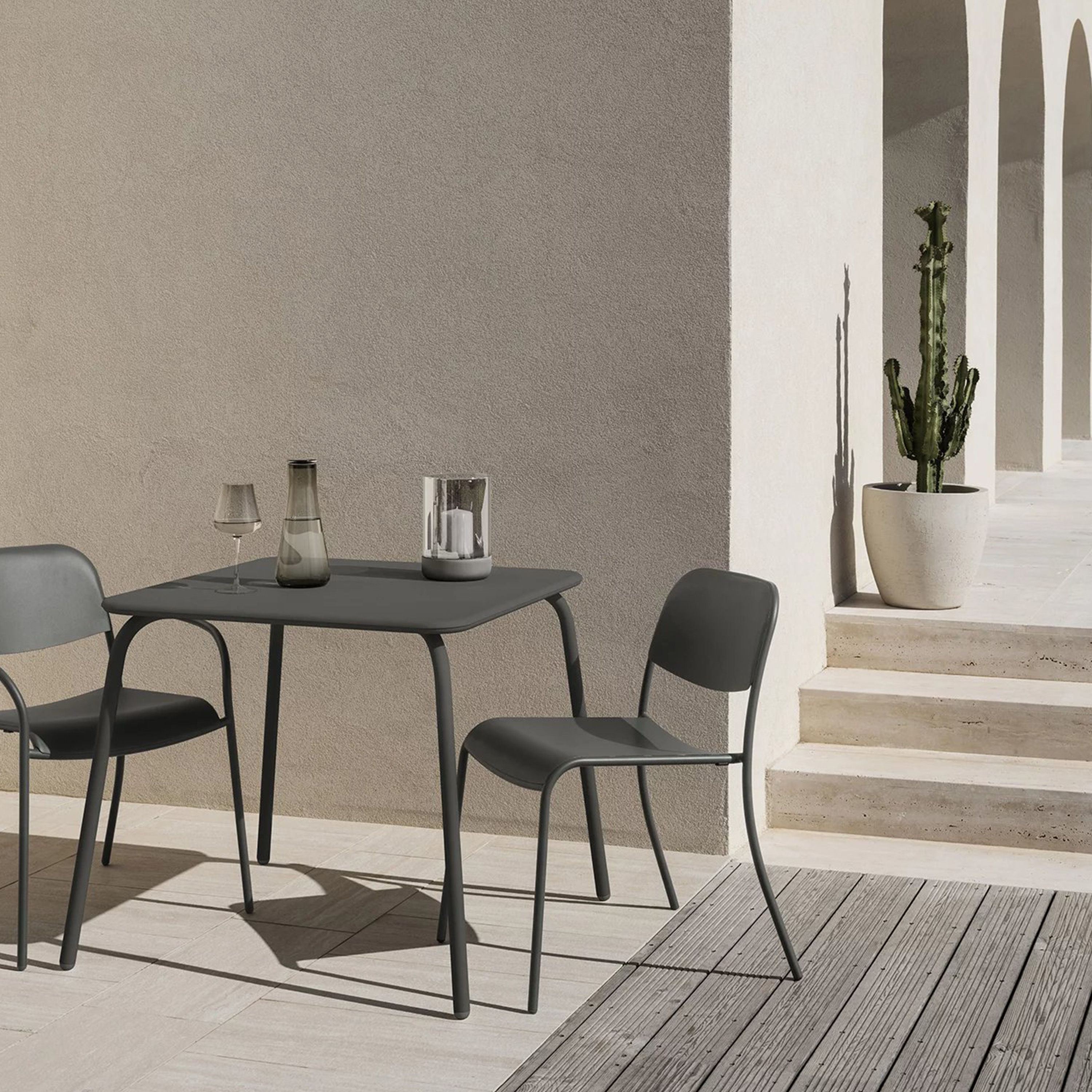 Blomus Yua Ulkopöytä Granite Gray 80x80