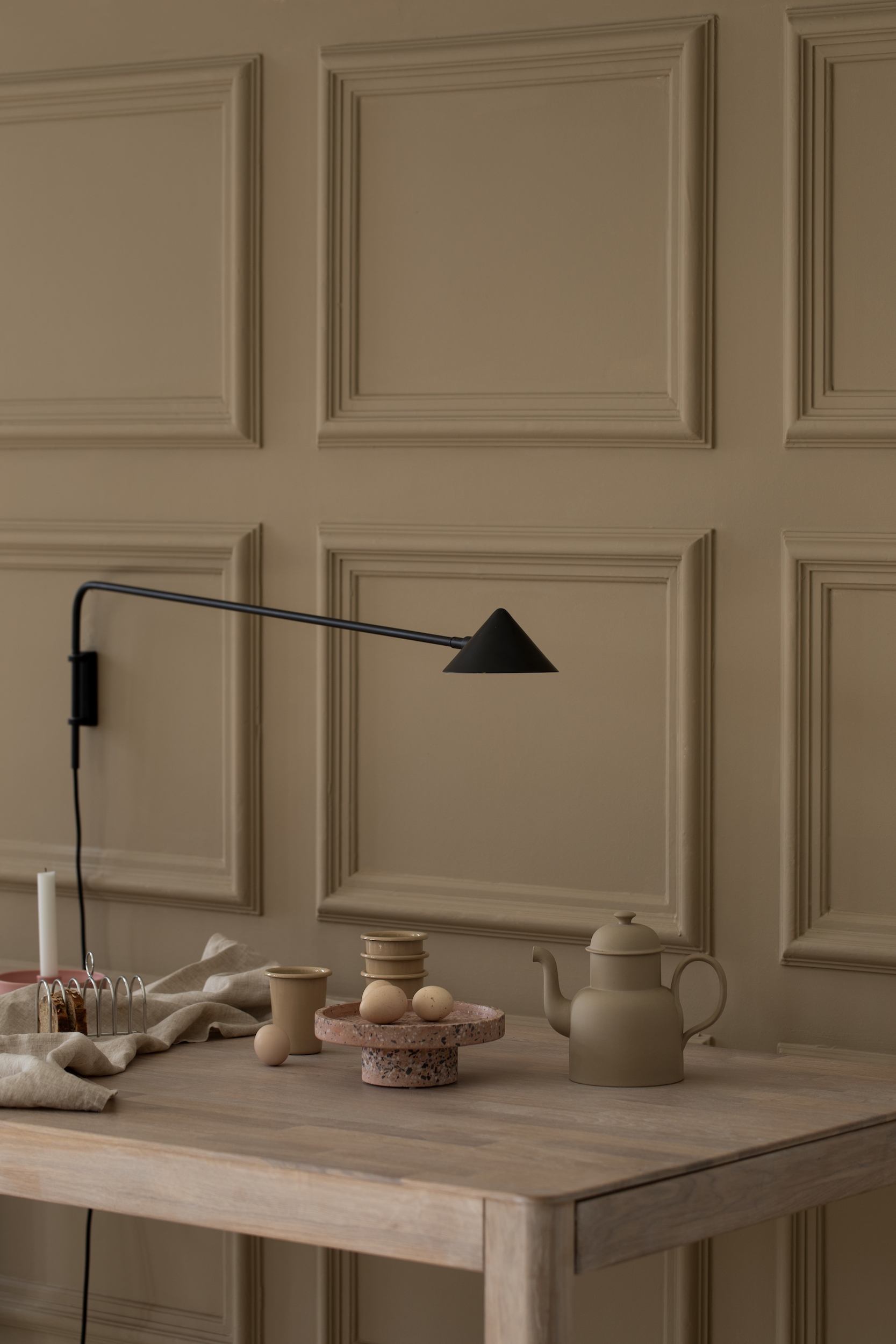 Watt &amp; Veke Kelly Lange Wandleuchte Schwarz