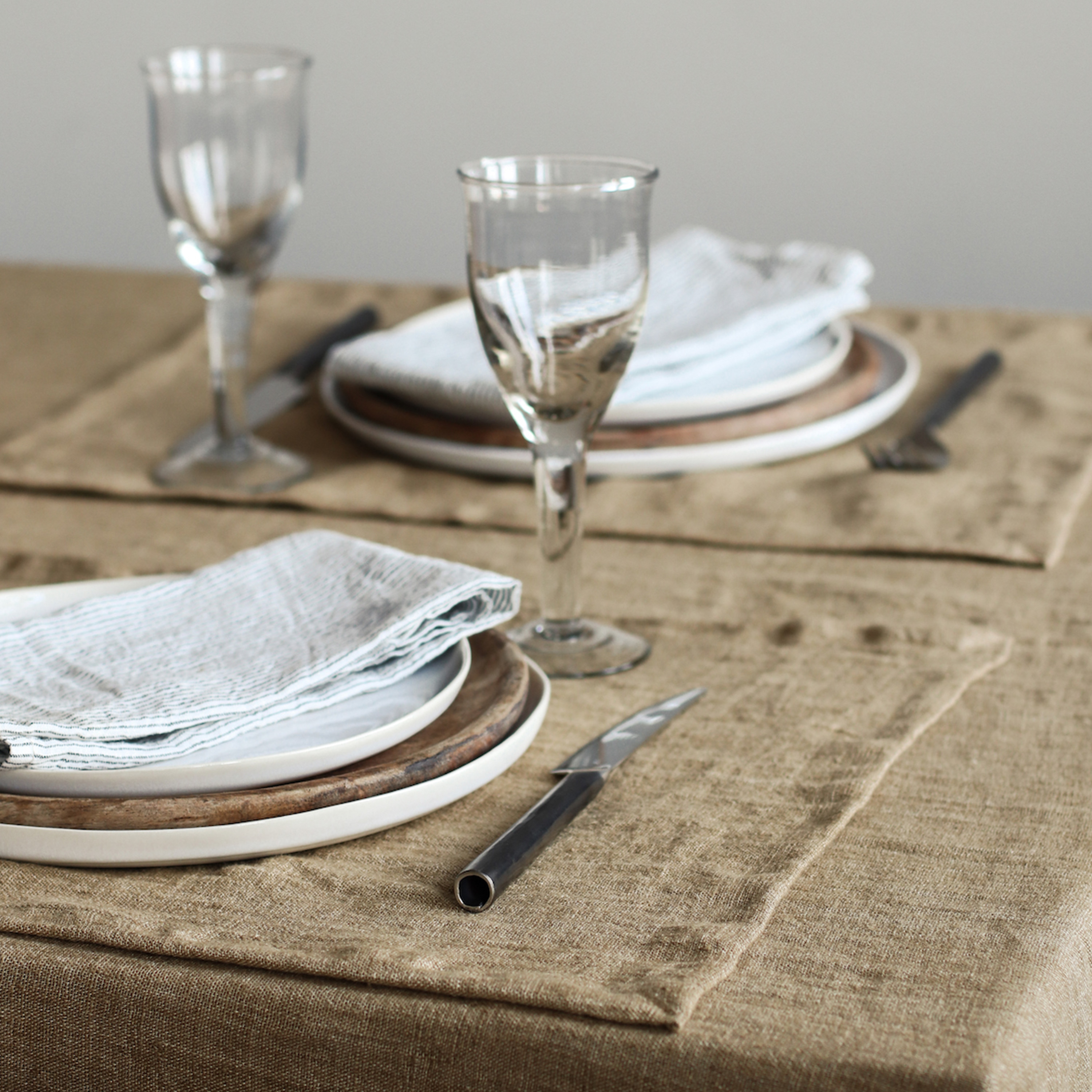 Tell me more Marion Pellavapöytäliina Pampas 145 x 330