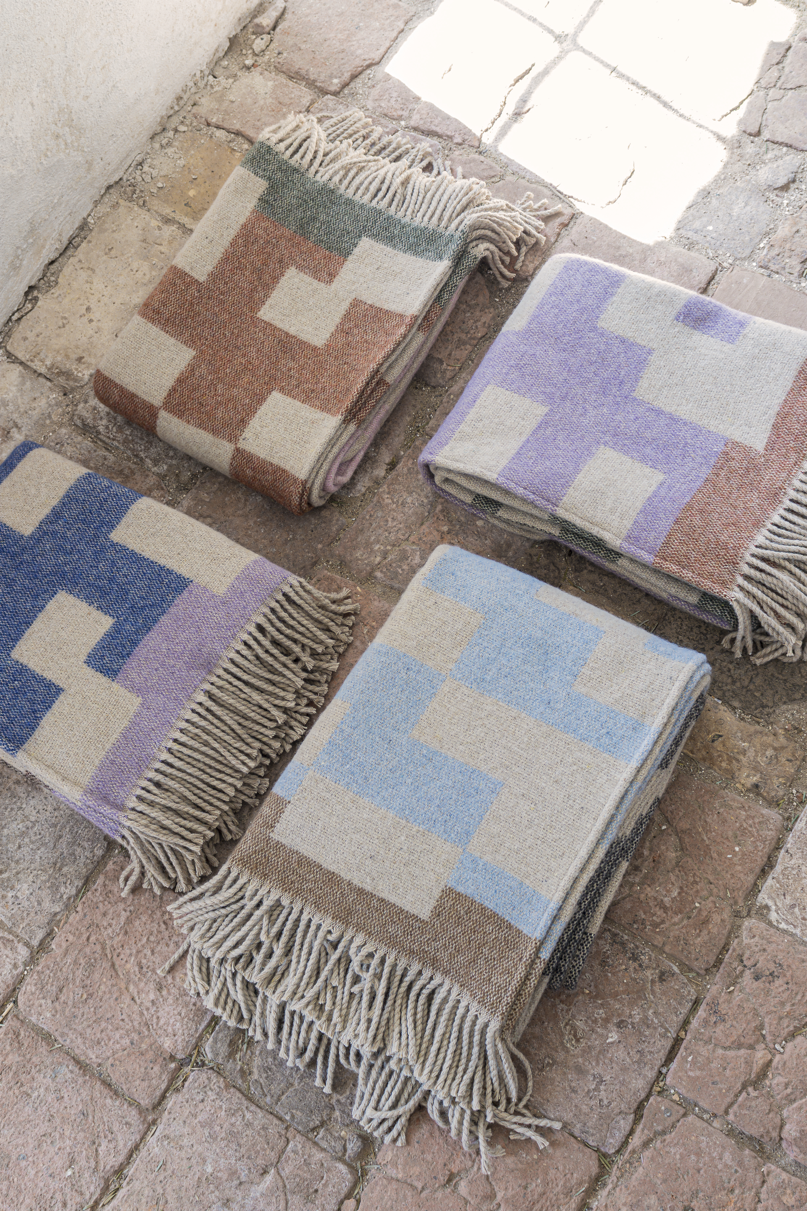 Mette Ditmer Maze Decke Hellblau 130x190