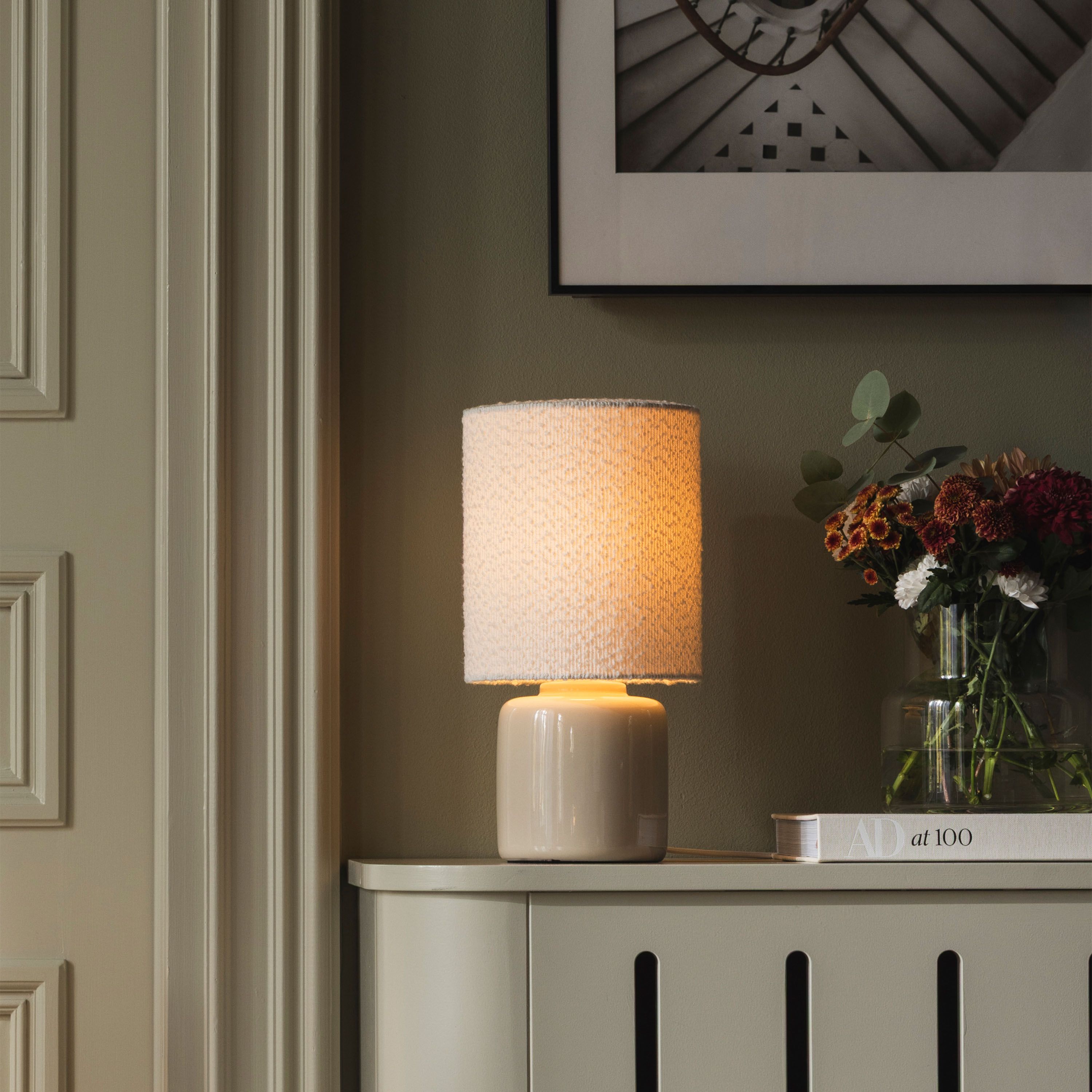 Globen Lighting Florian Bordlampe Hvit Bouclé/Beige 39cm