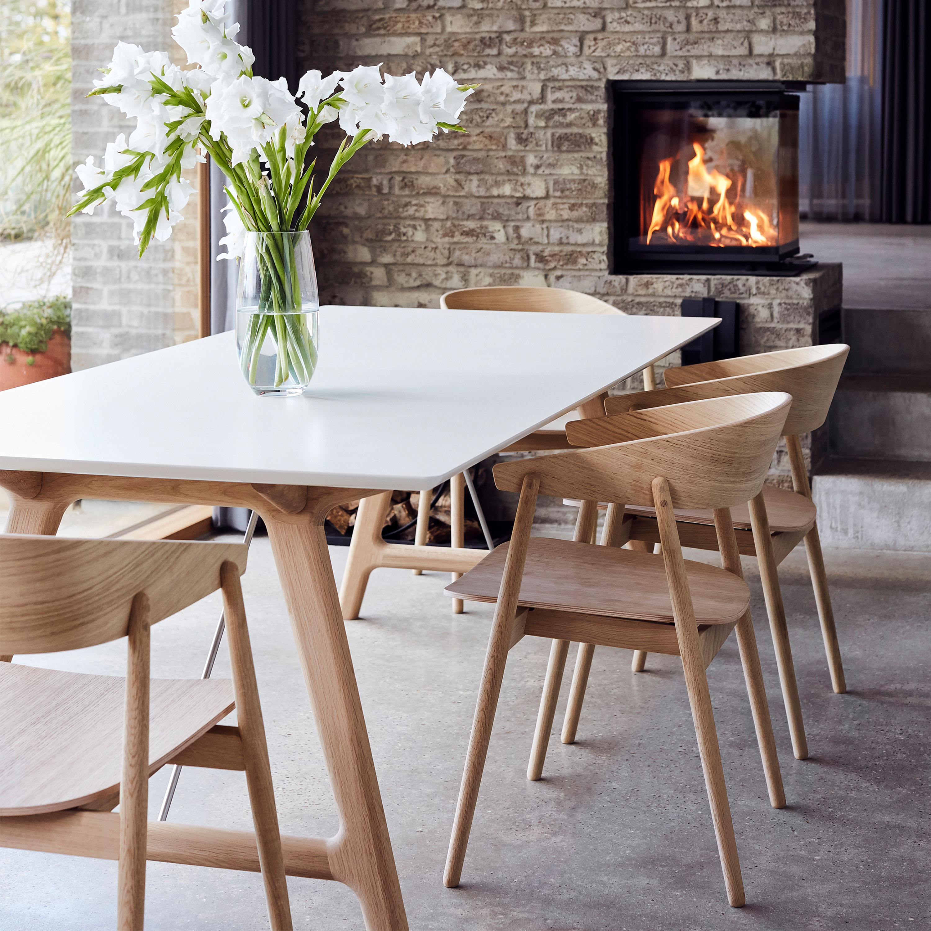 Andersen Furniture AC2 Käsinojatuoli Valkopigmentoitu Tammi