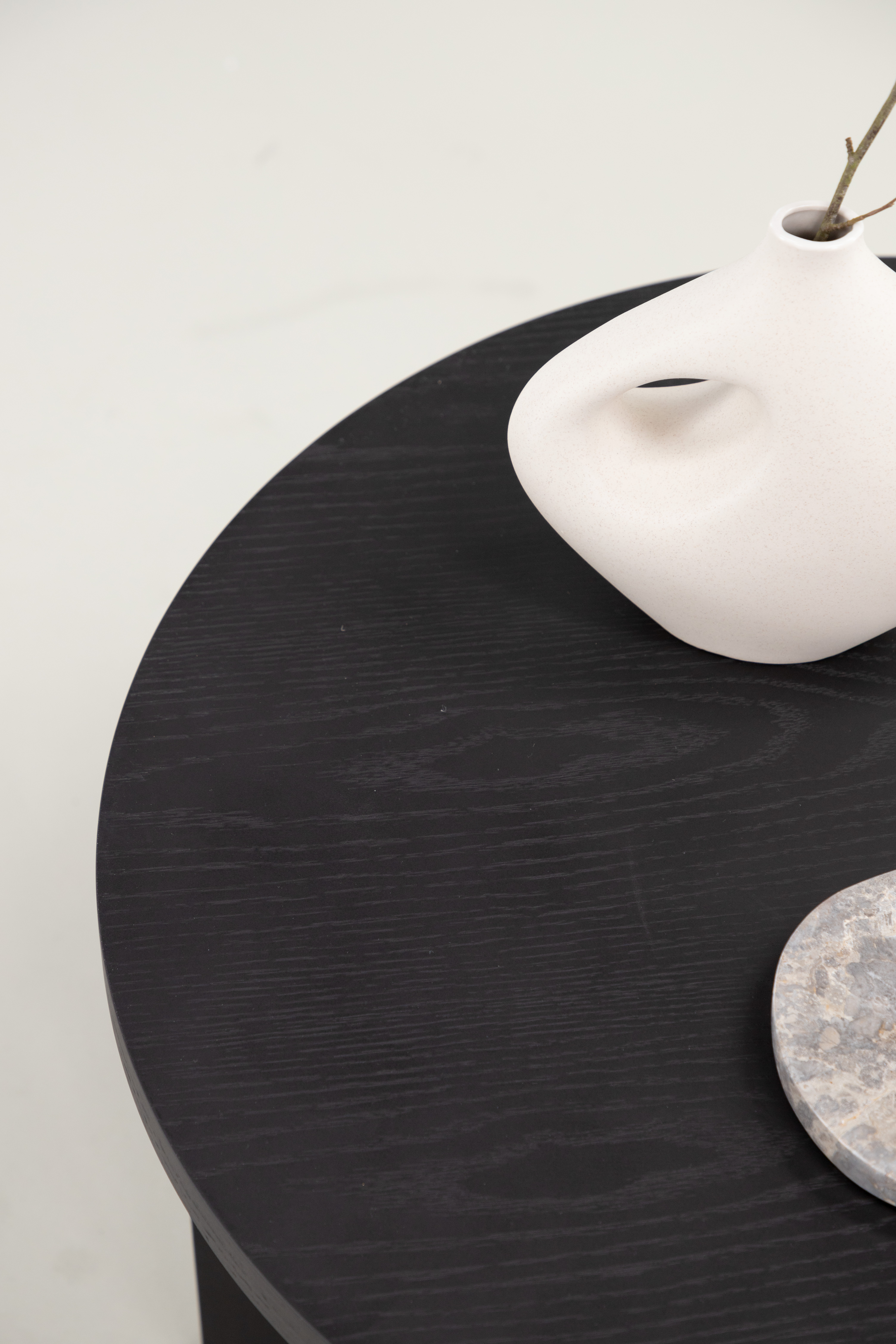 Vind Saltö Soffbord Black Ø82