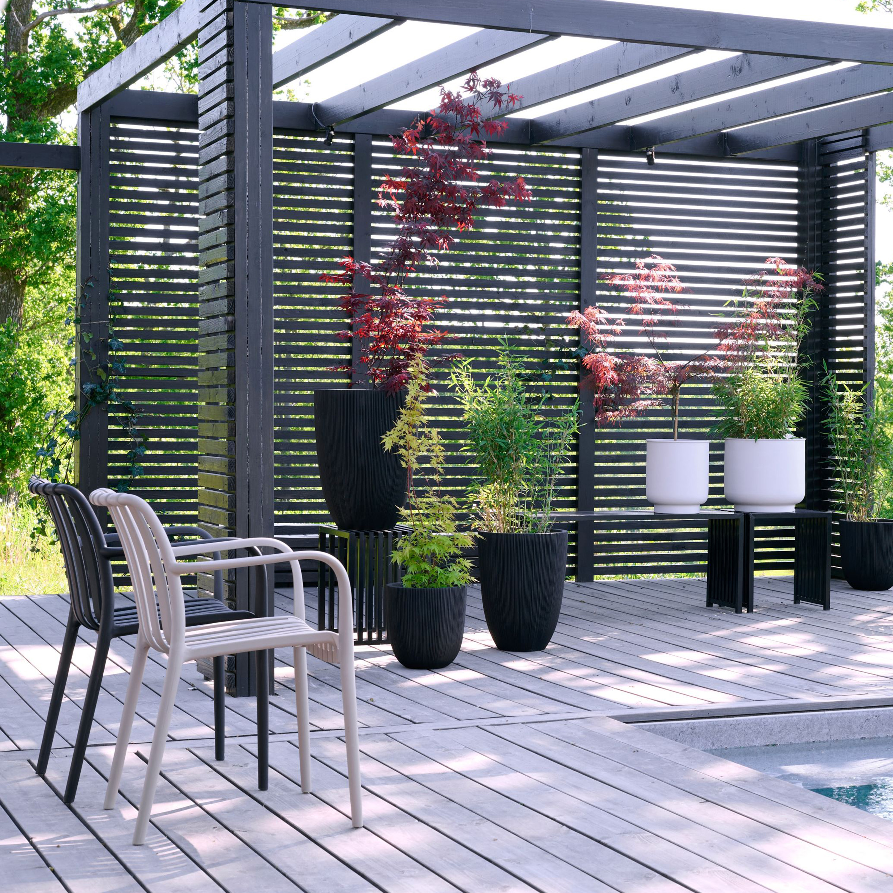 Wikholm Form Ravello Karmstol Svart