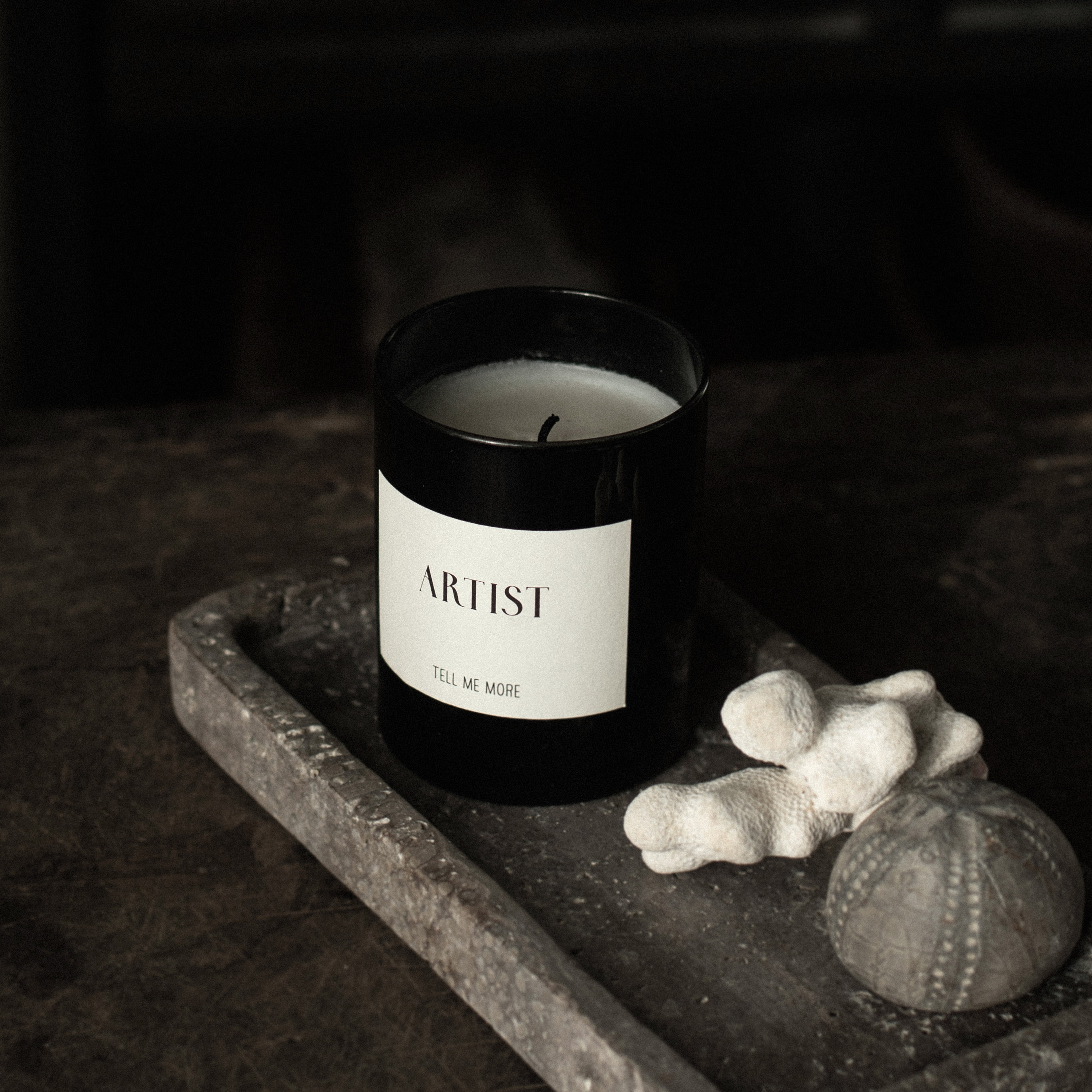 Tell me more Doftljus Artist