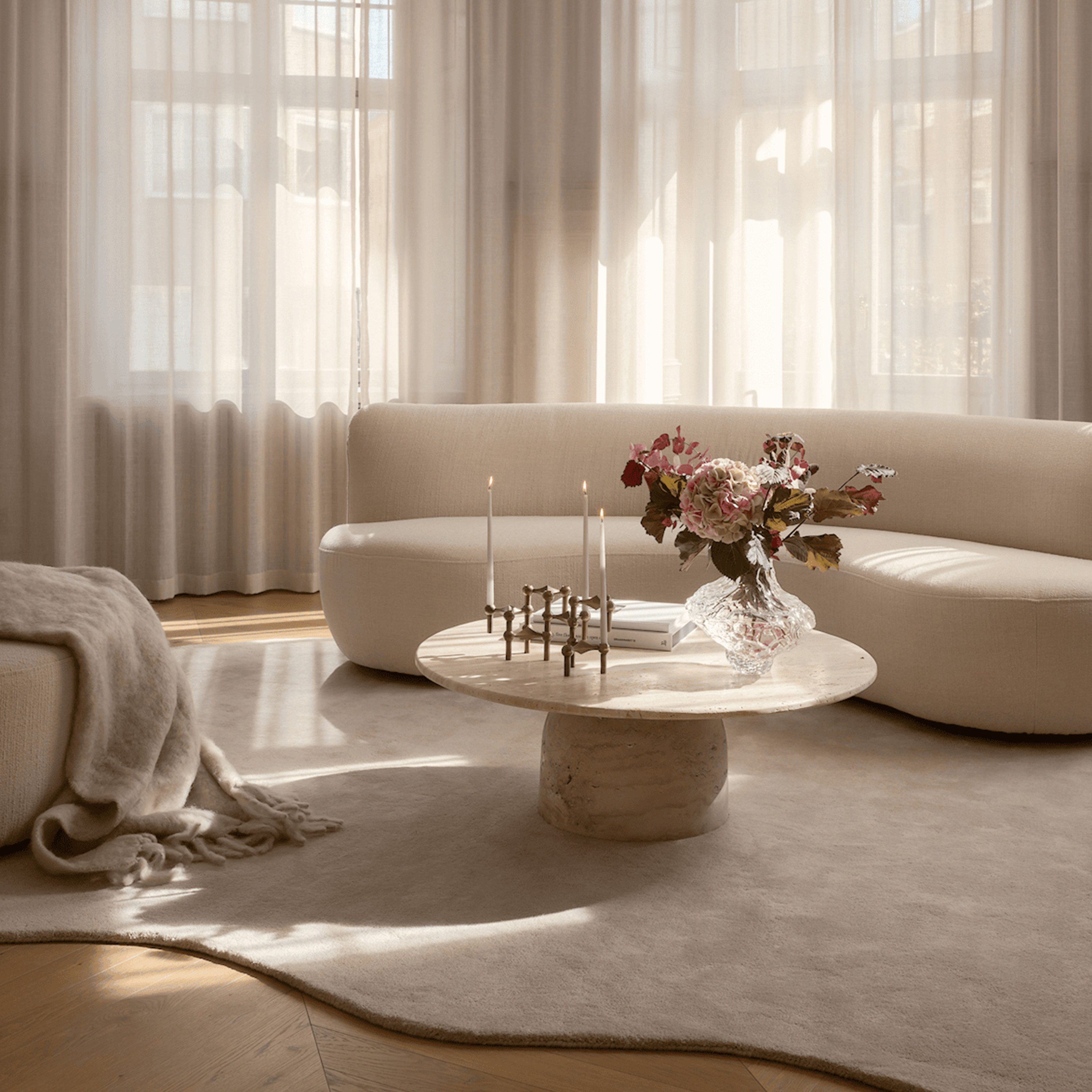 Sleepo Collection Nicola Soffbord Travertin Ø95