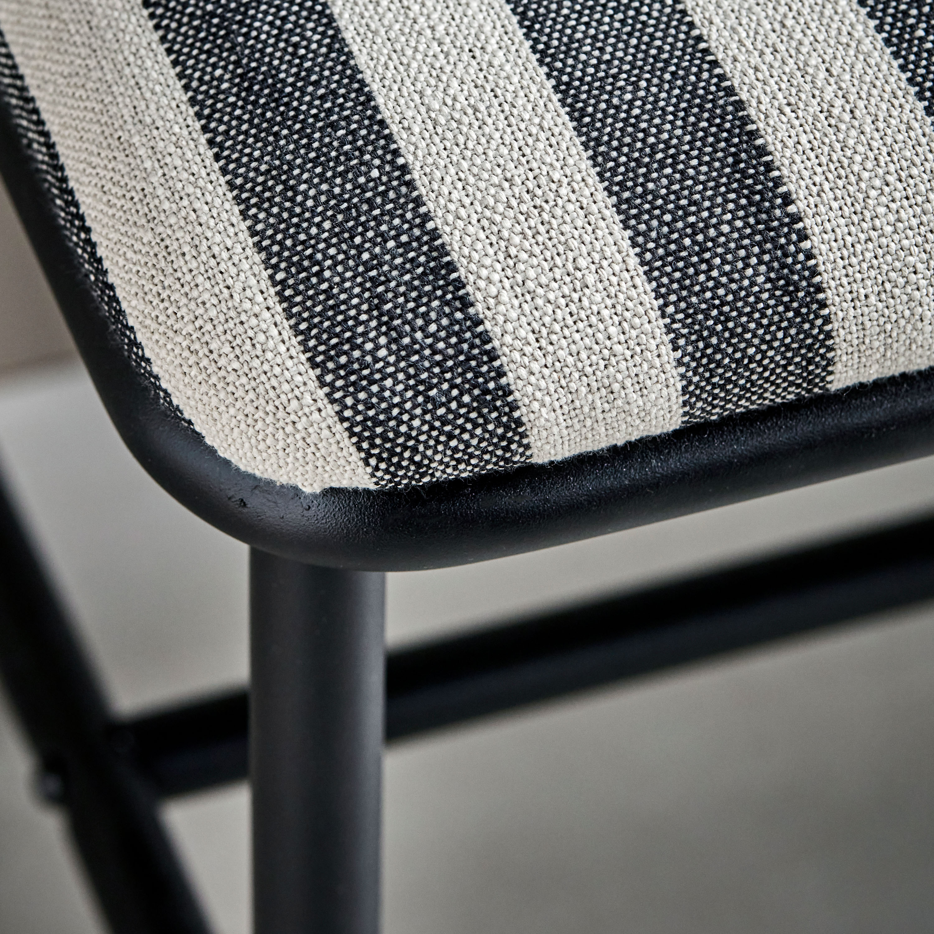 House Doctor Toda Hocker Schwarz 45 cm