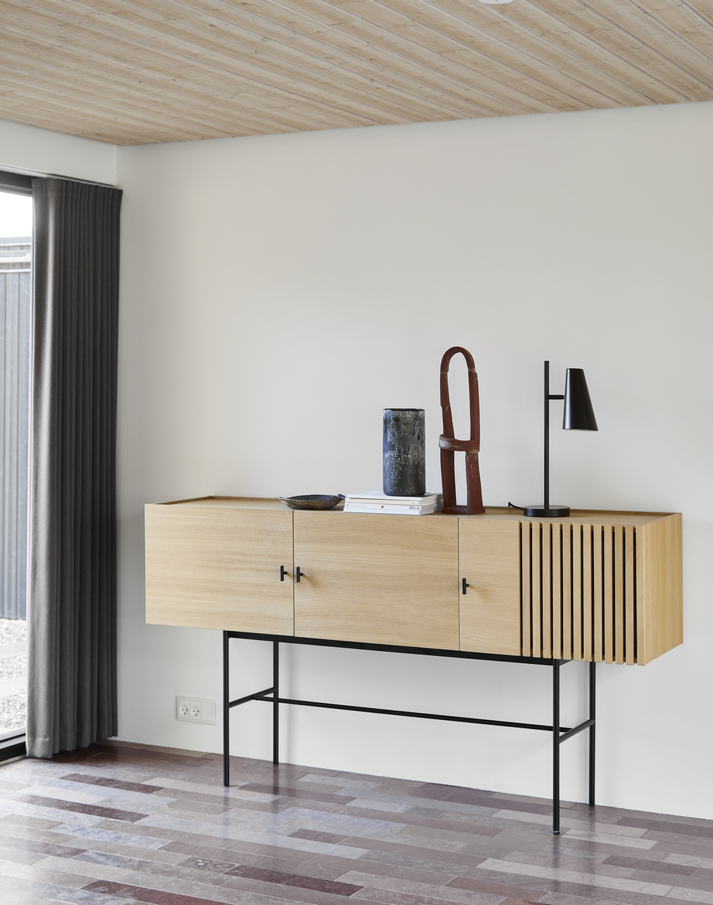 Woud Array Sideboard White Oak/Black 180cm