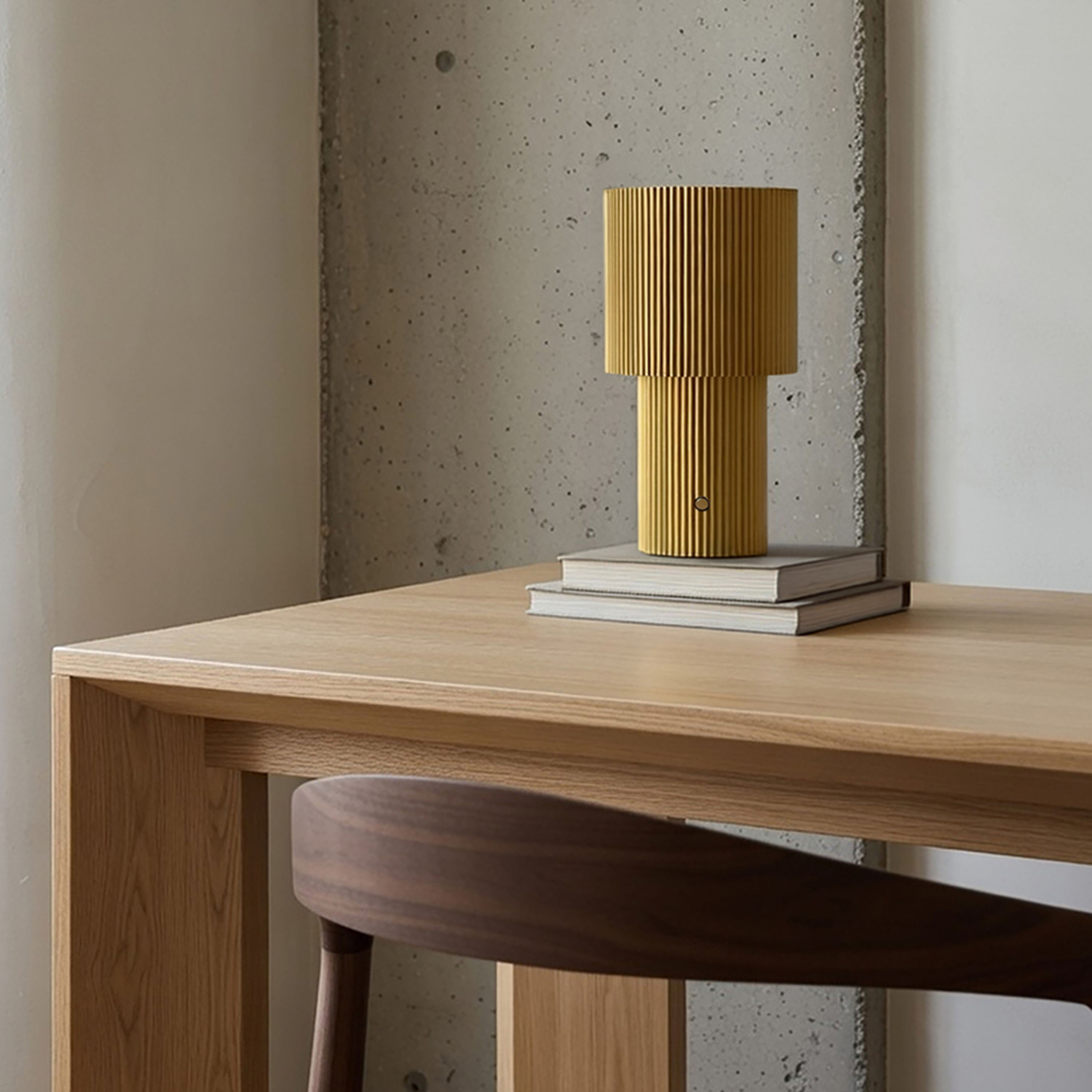 Herstal Iluma Portabel Bordslampa Guld 22cm
