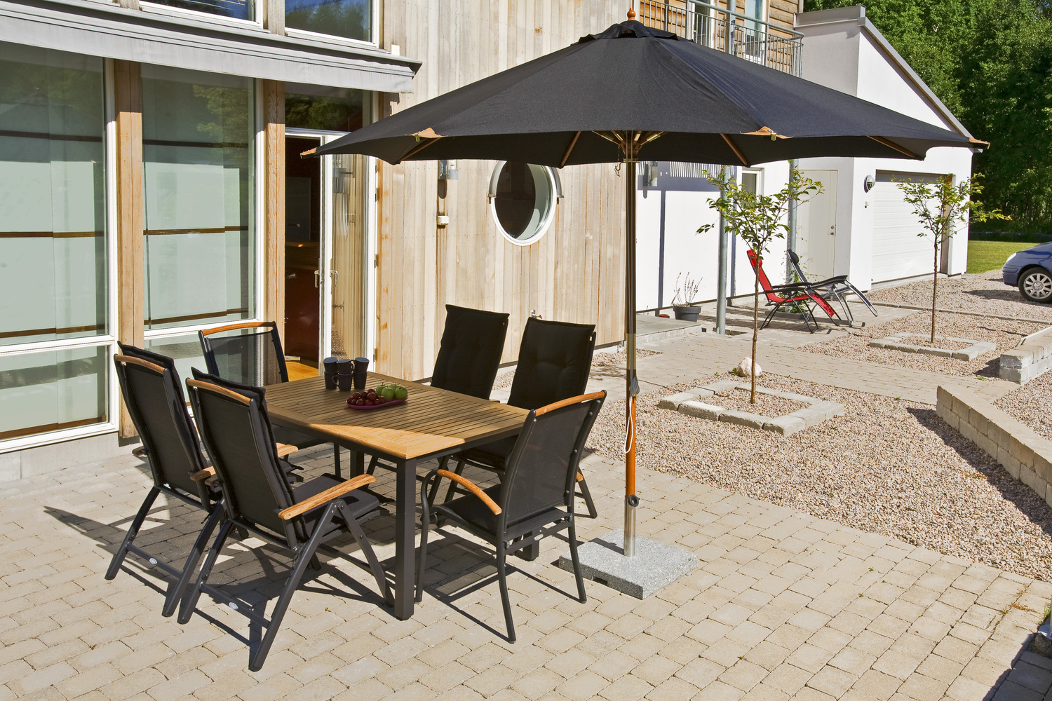 Hillerstorp Nydala Pinoitu tuoli Musta/Teakki