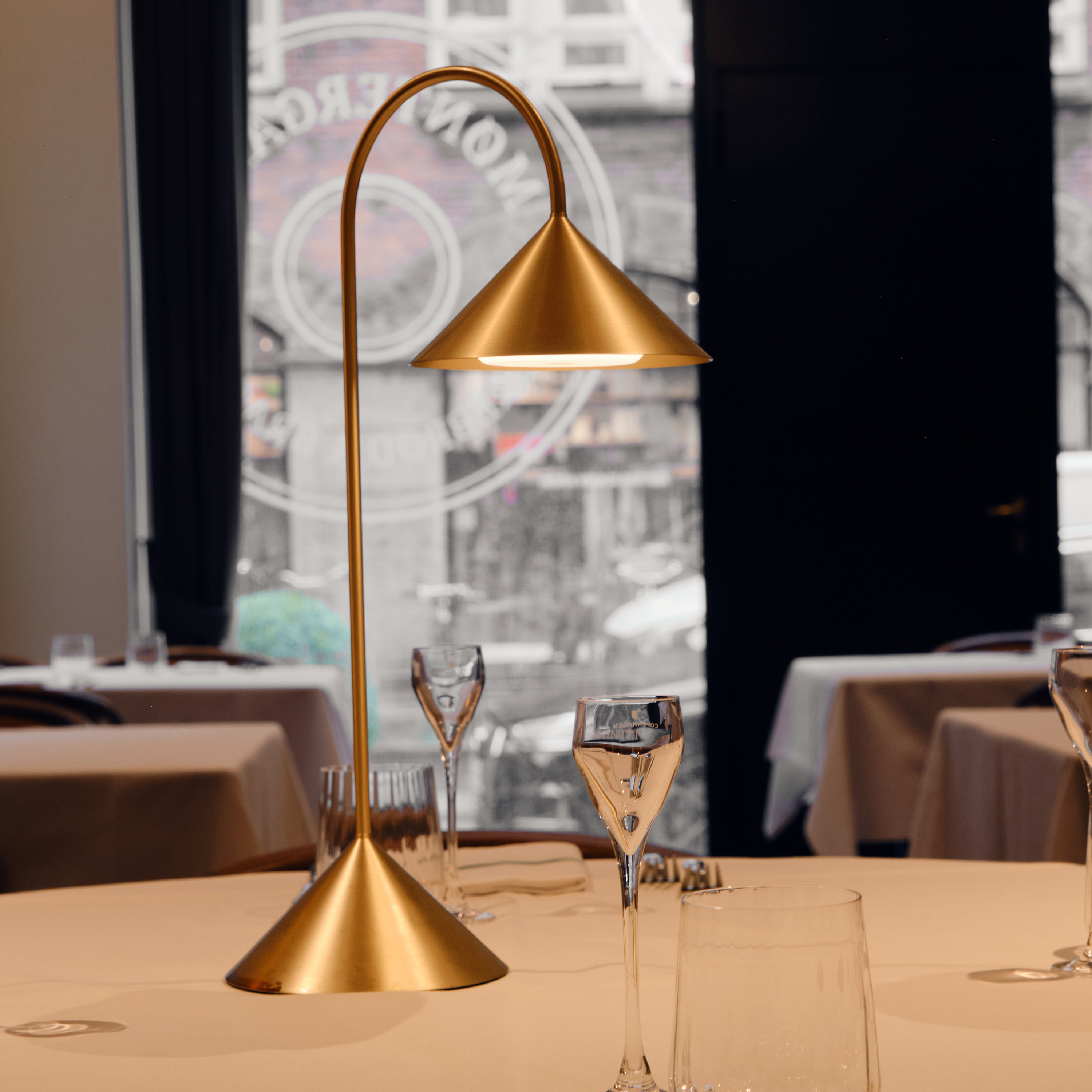 Frandsen Grasp Tragbare Tischlampe Solid Brass 47cm