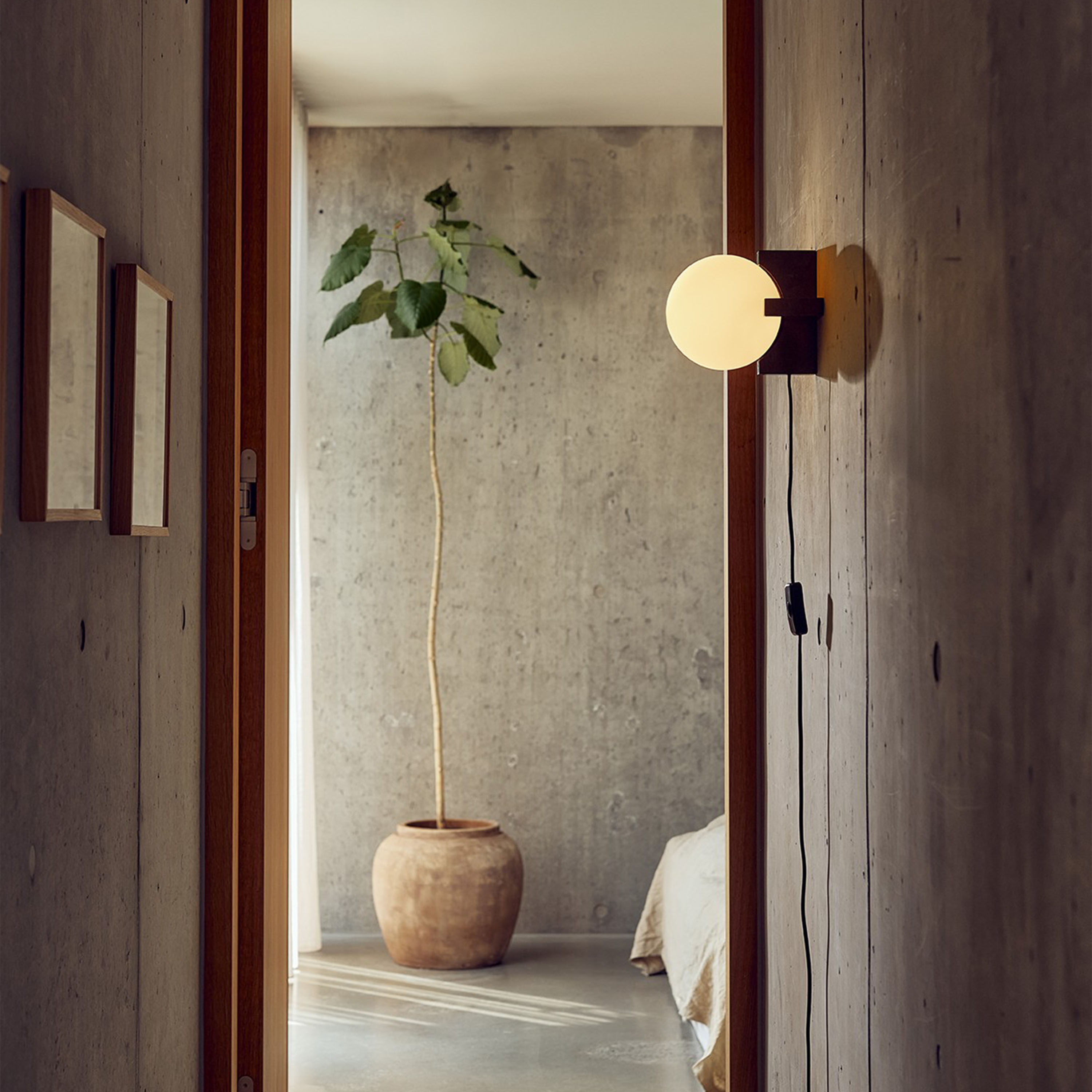 Frandsen Hito Bordslampa/Vägglampa Black/White